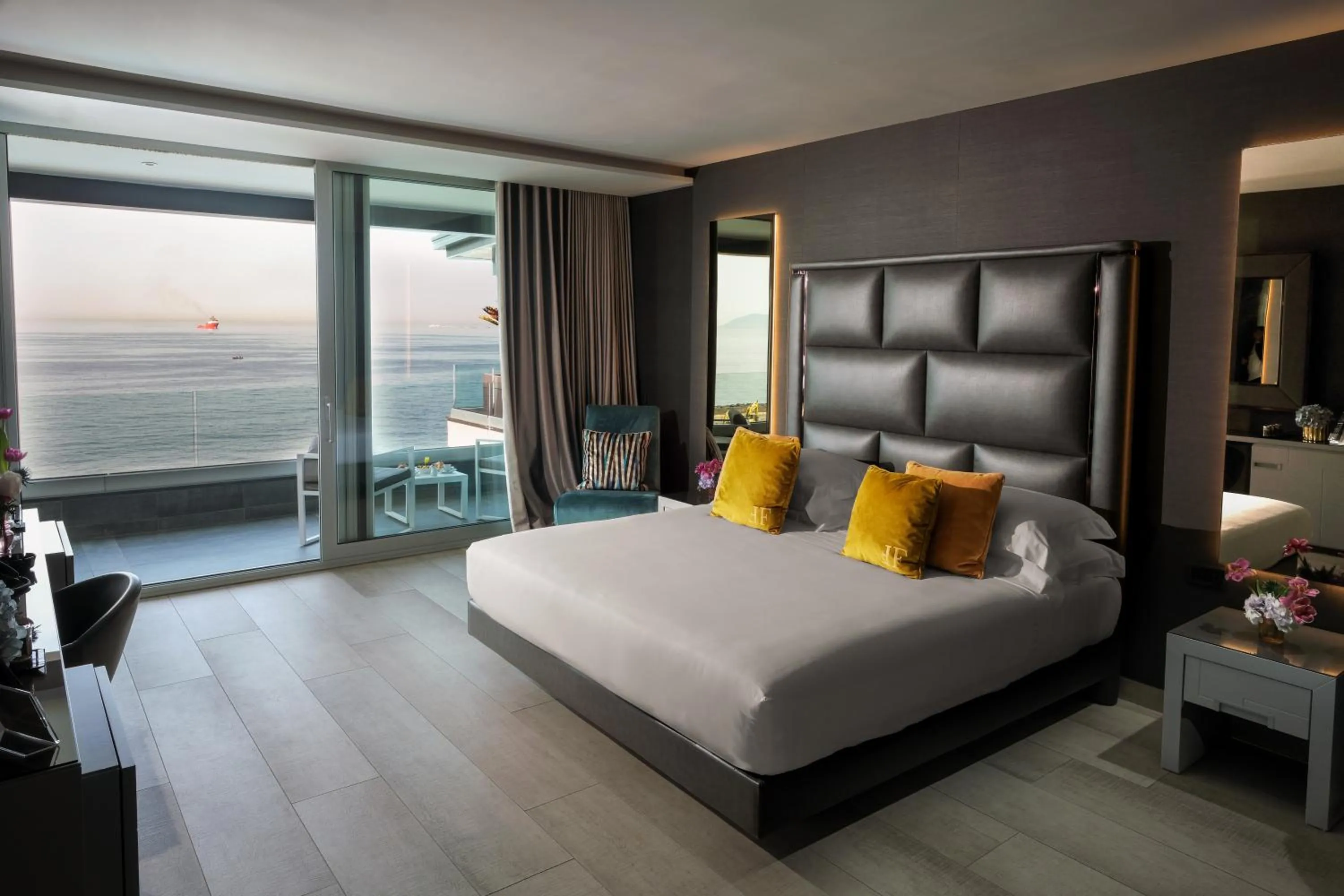 Bed in Hotel & Resort Tre Fontane Luxury