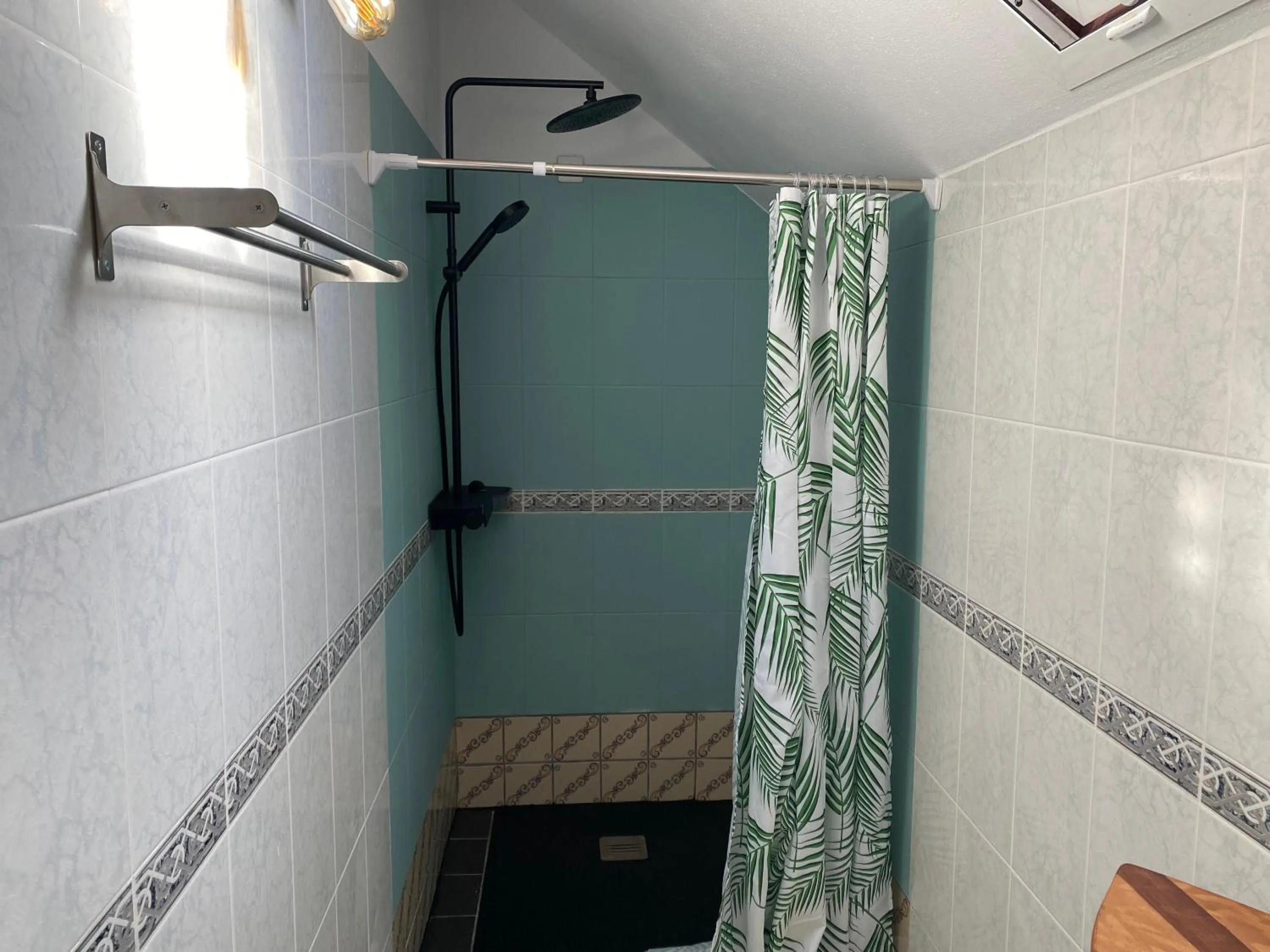Shower in Hotel Jardim Oudinot "MyWay Kite&Surf"