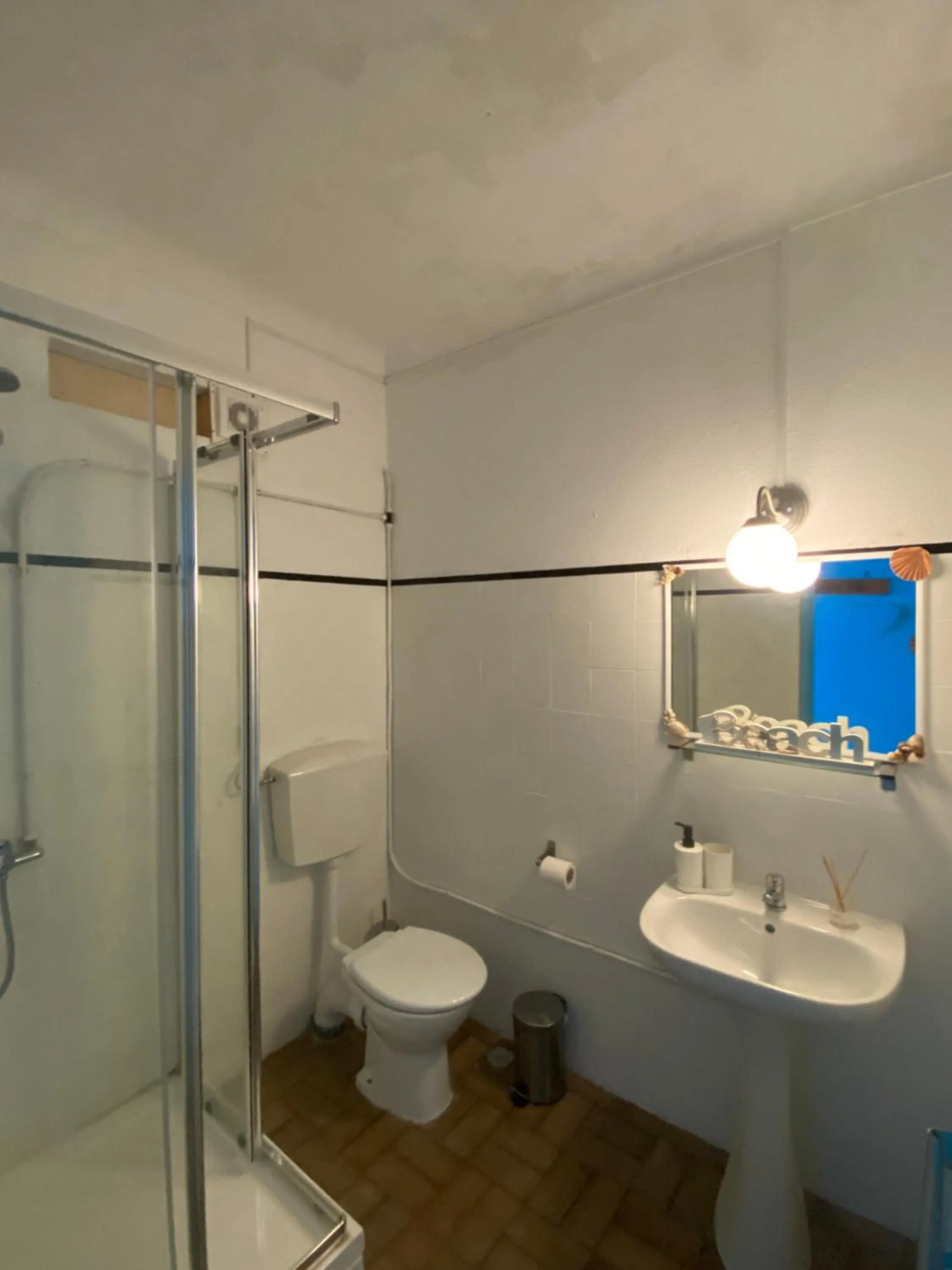 Shower in Hotel Jardim Oudinot "MyWay Kite&Surf"