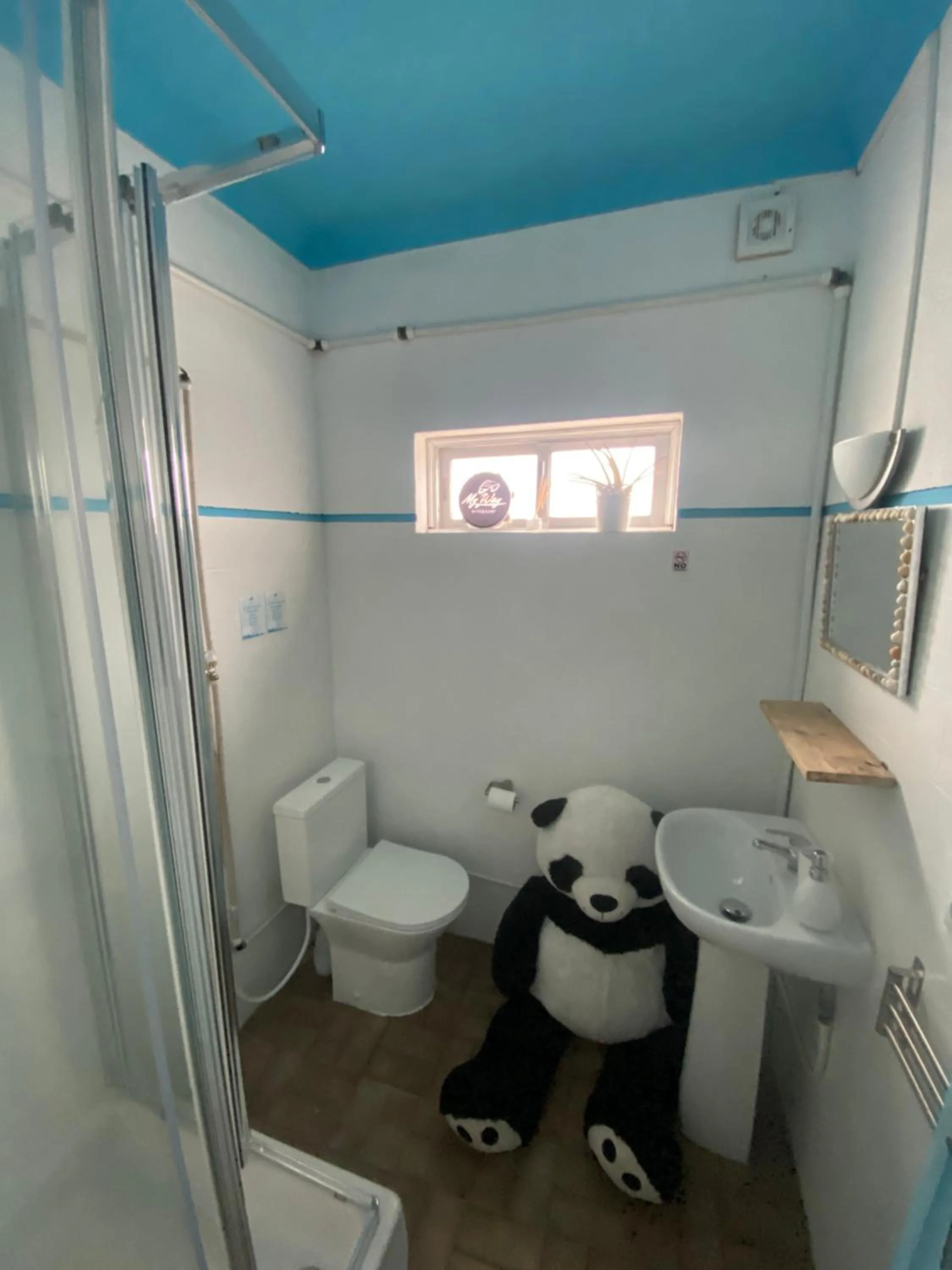 Shower in Hotel Jardim Oudinot "MyWay Kite&Surf"