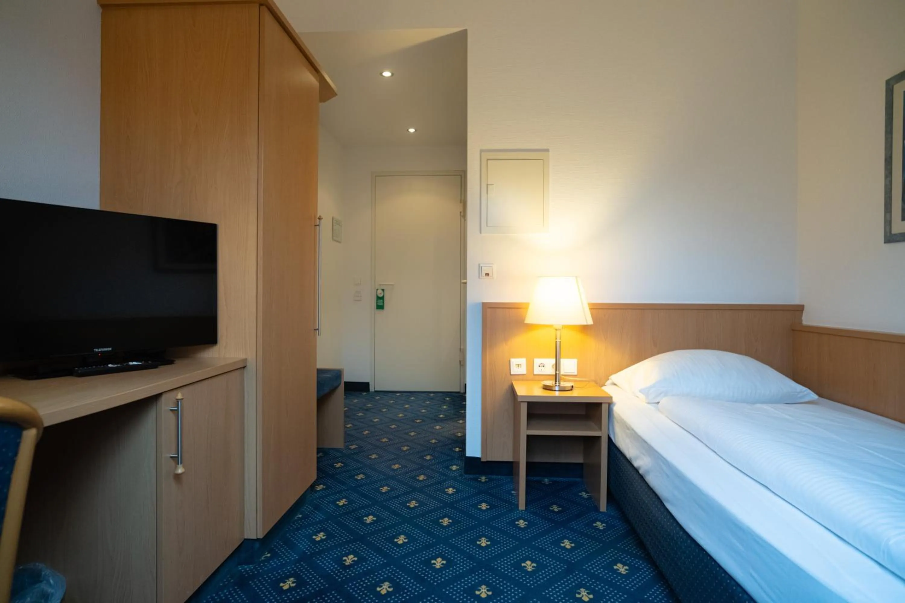 Bed in Hotel Am Schlosspark , Wiesbaden