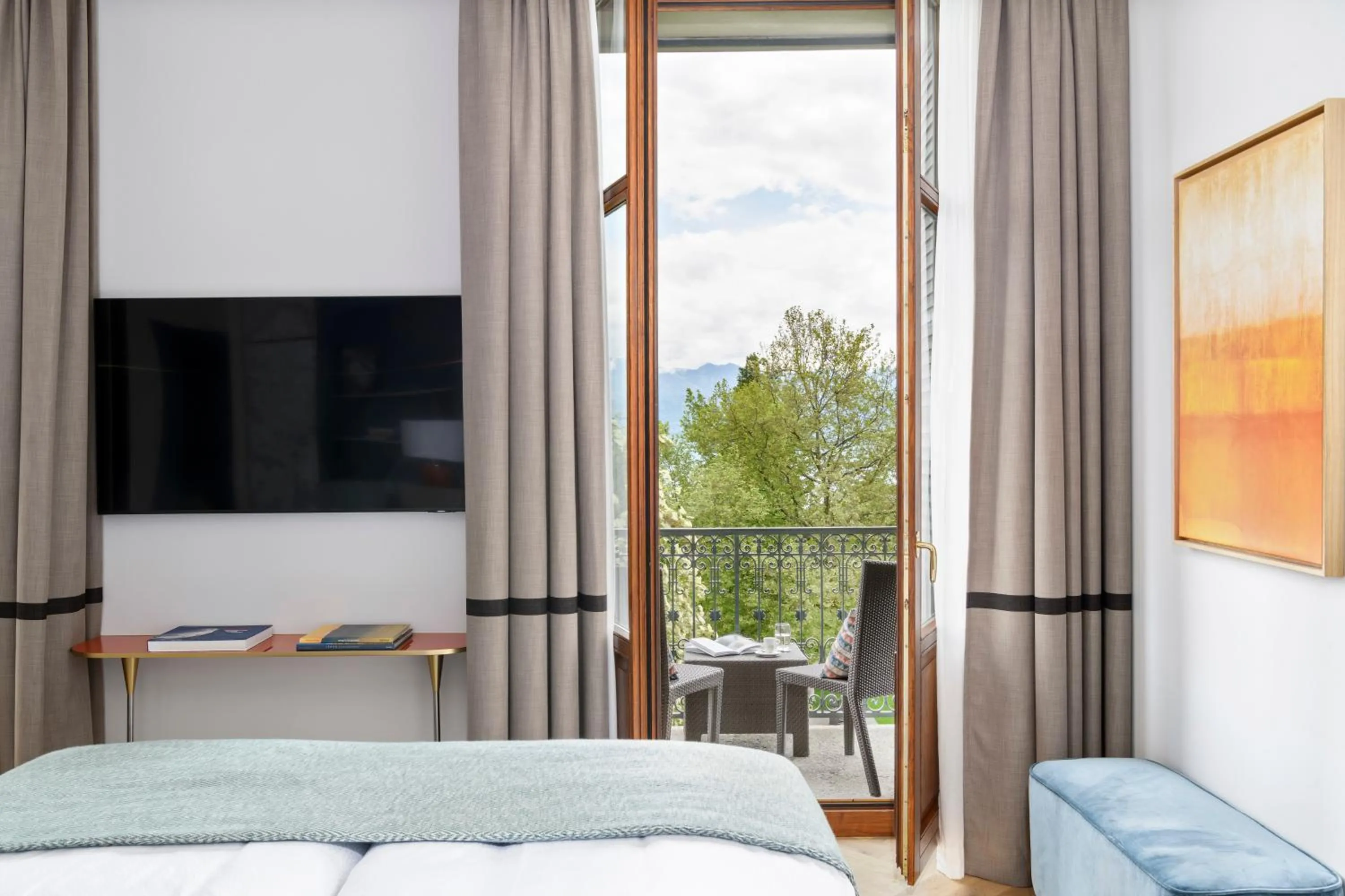 Bed in Hotel Angleterre