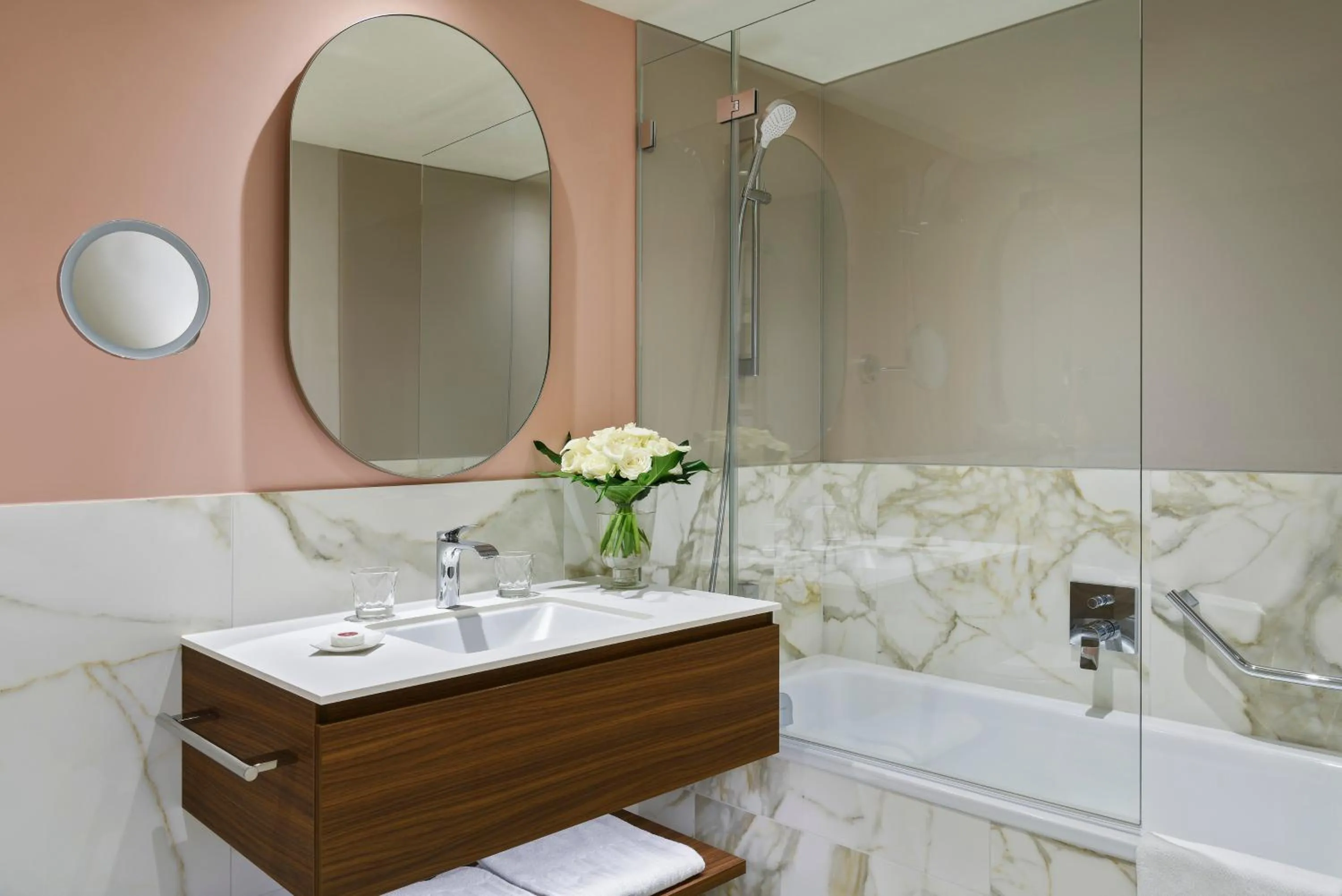 Bathroom in Hotel Angleterre