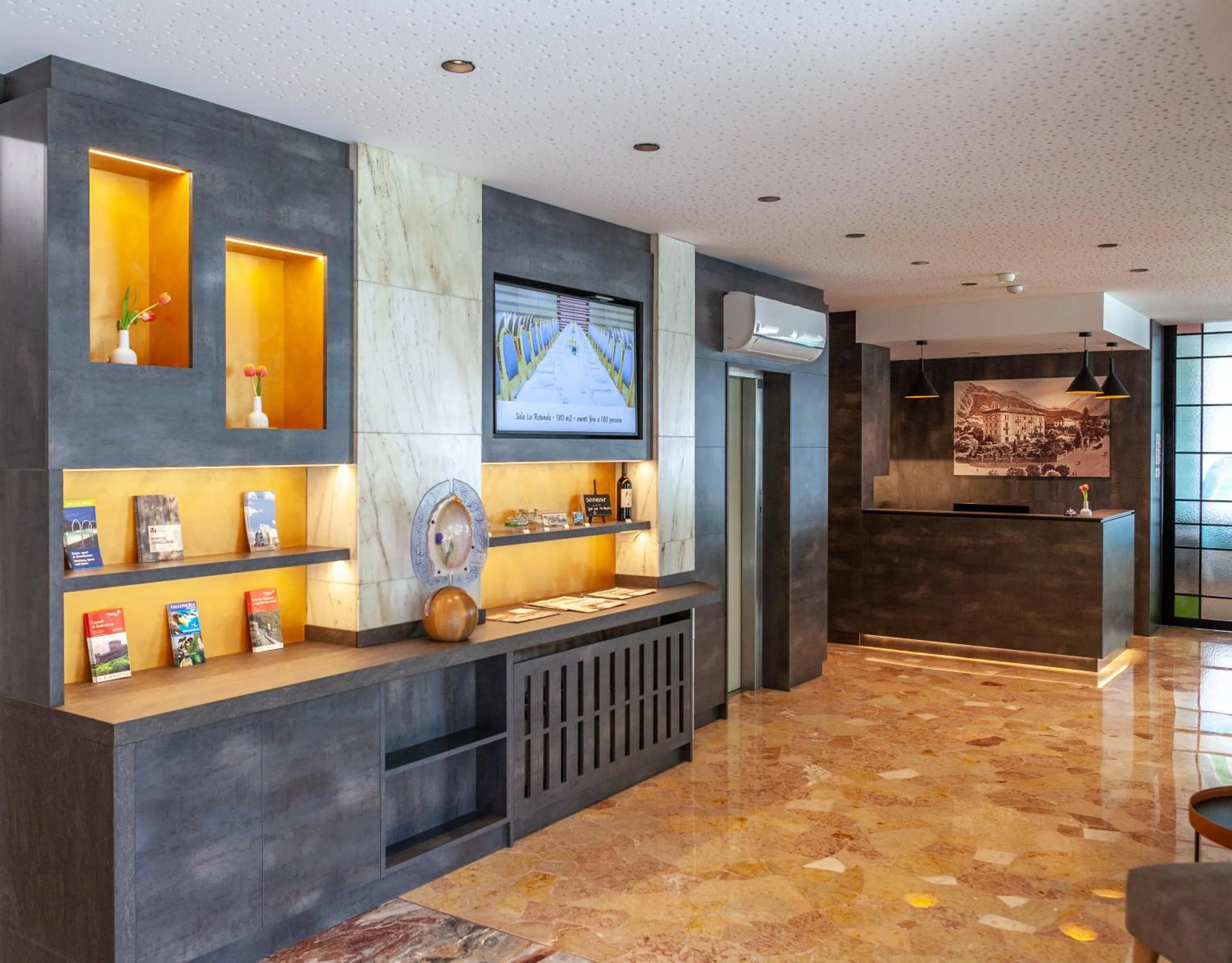 Lobby or reception in Hotel Unione