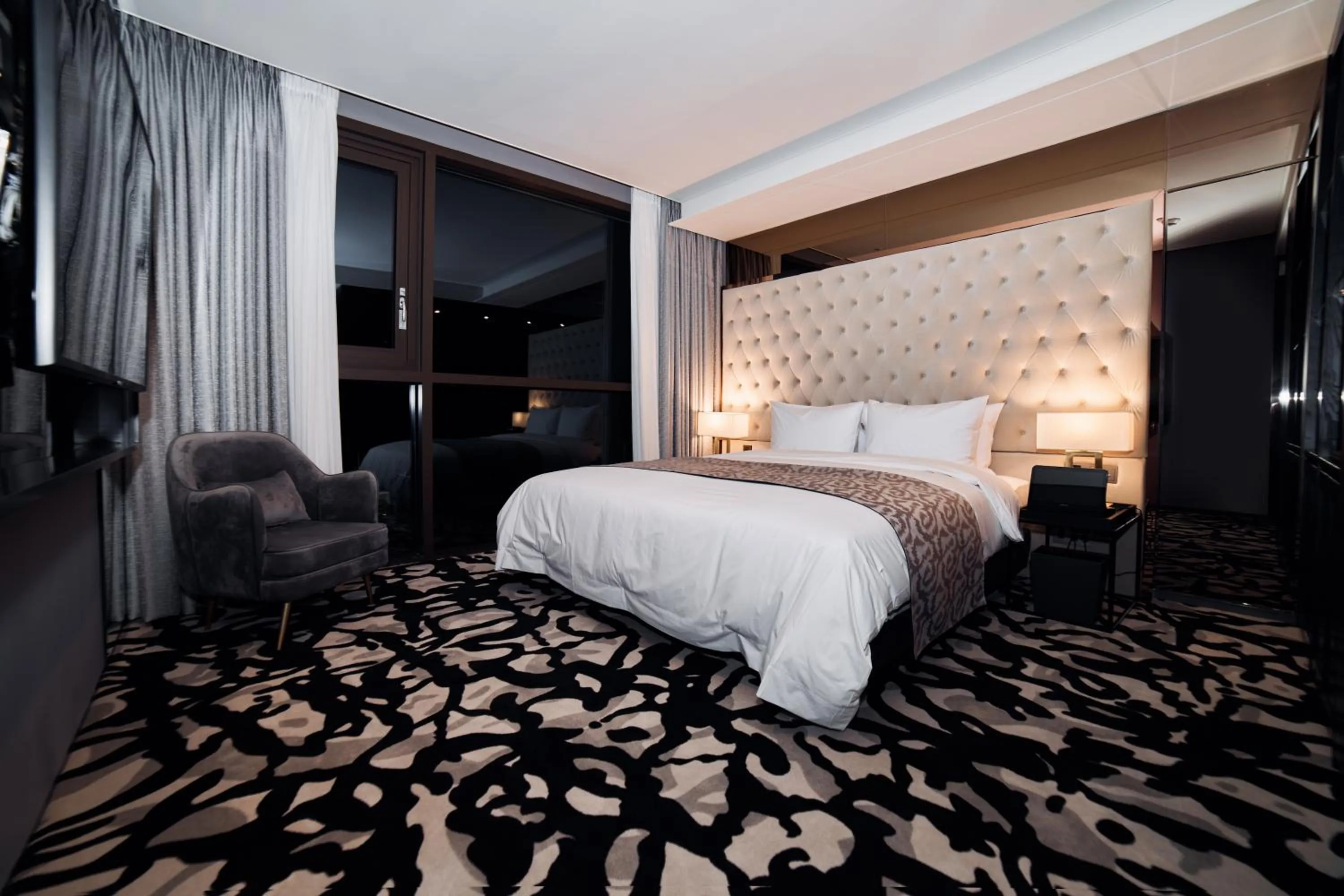 Bed in Best Louis Hamilton Hotel West Busan