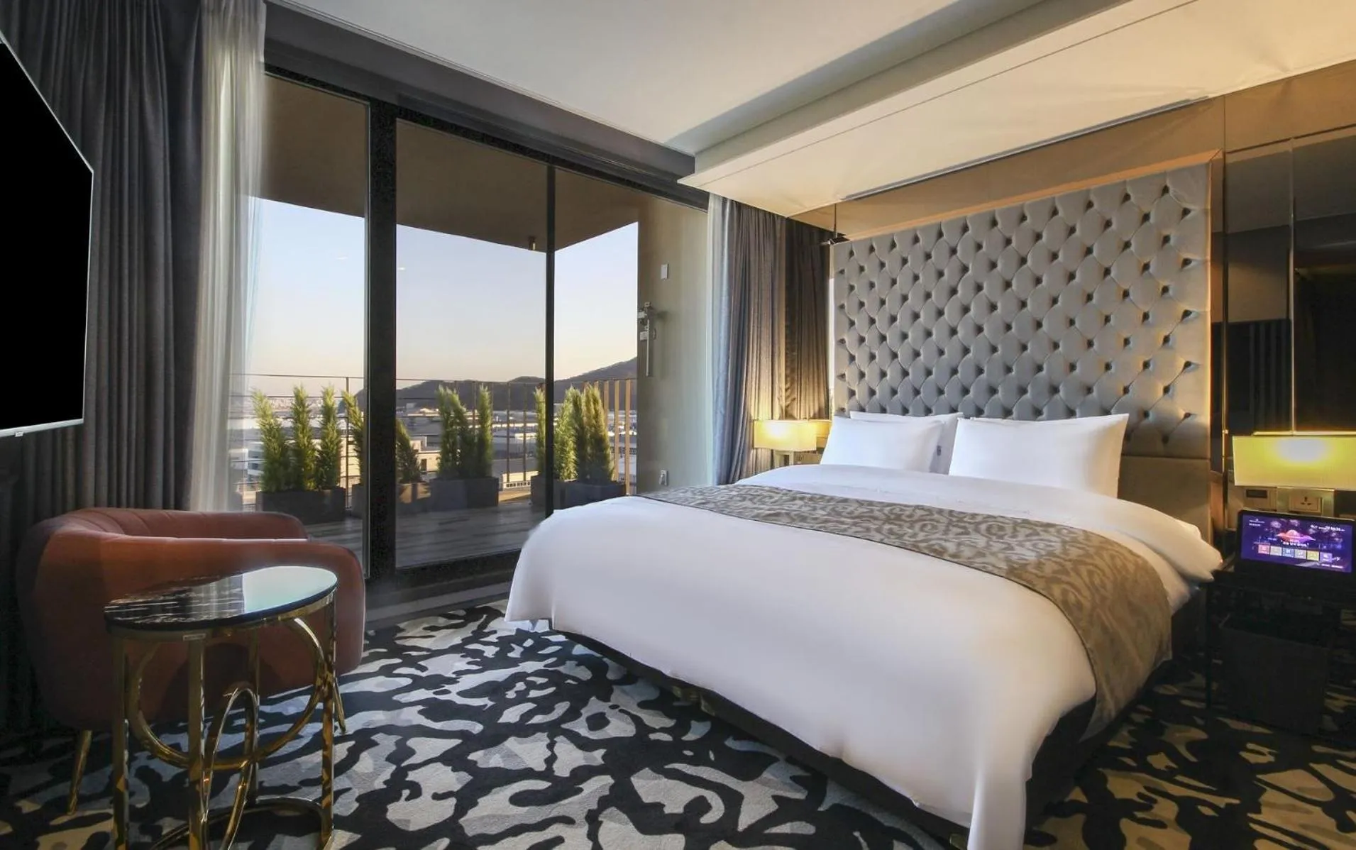 Bed in Best Louis Hamilton Hotel West Busan