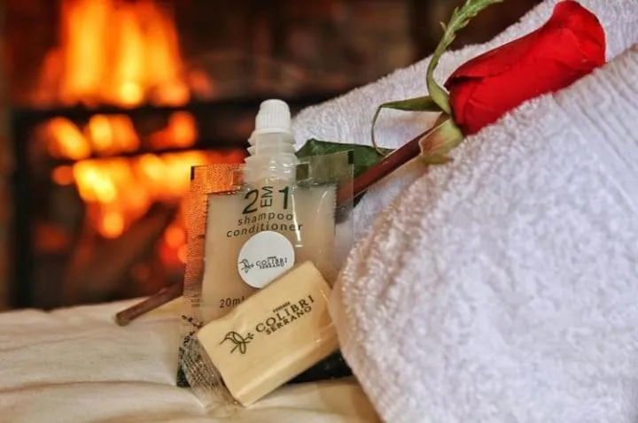 Decorative detail, Bed in Pousada Colibri Serrano