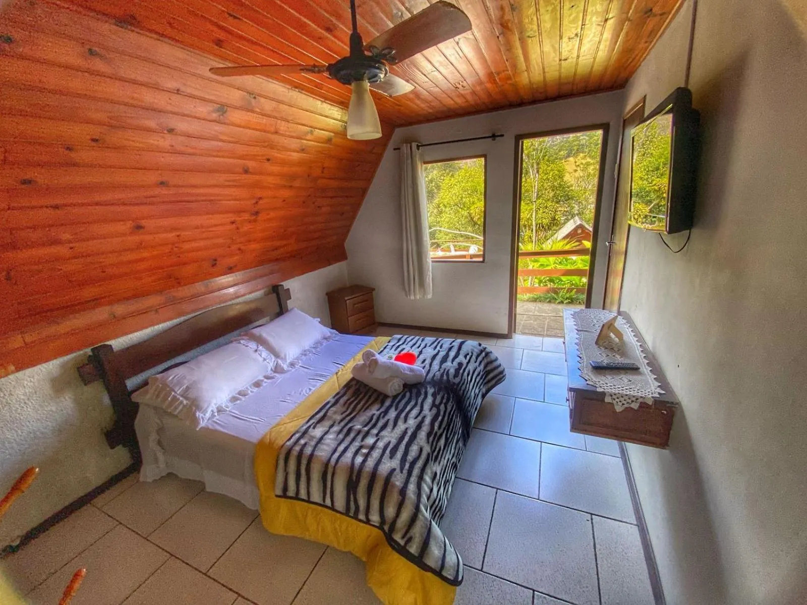 Photo of the whole room, Bed in Pousada Colibri Serrano