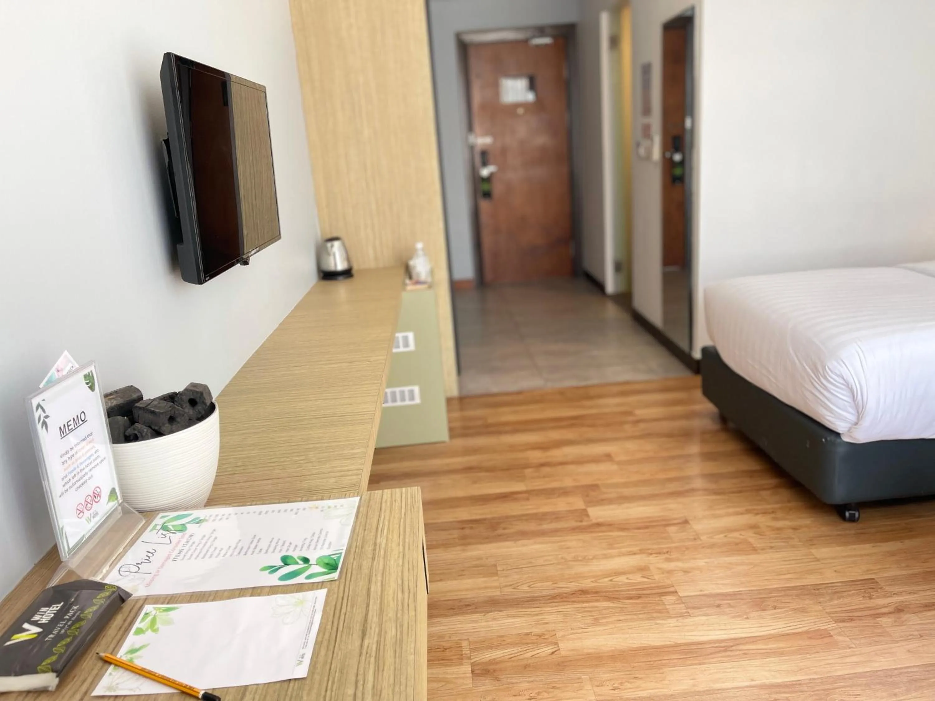 Bedroom, Bed in Win Hotel