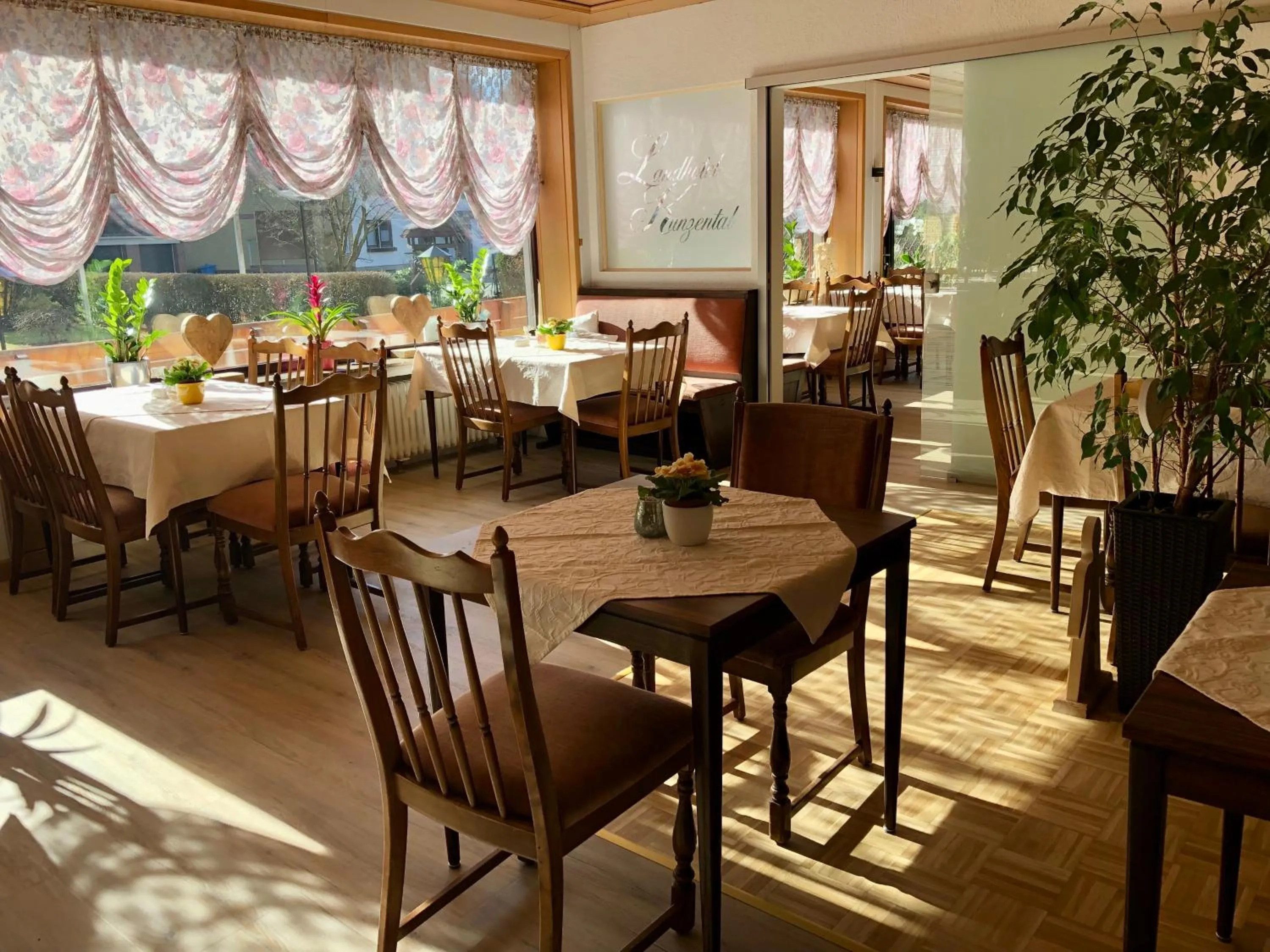 Restaurant/places to eat in Landhotel Kunzental