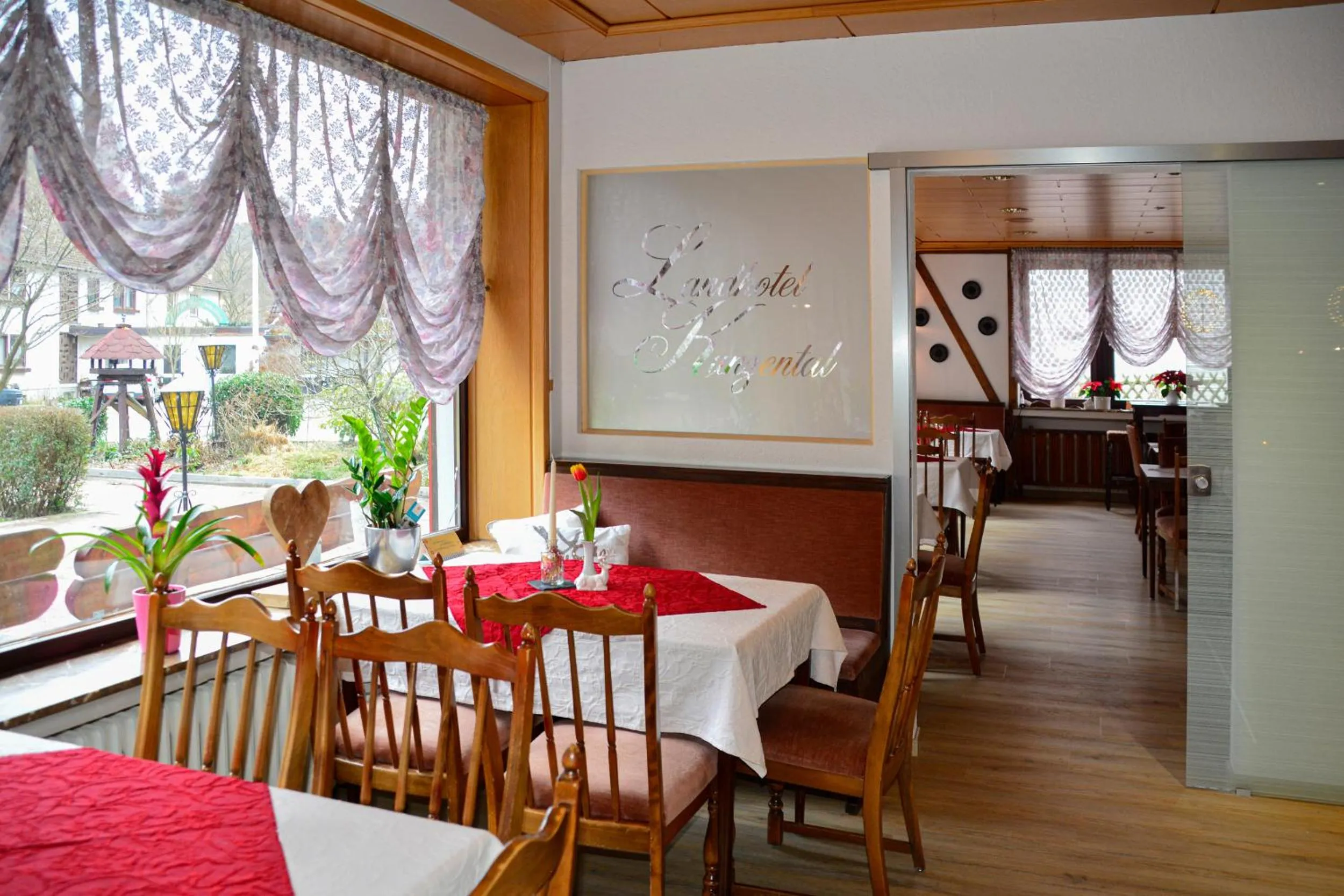 Restaurant/places to eat in Landhotel Kunzental