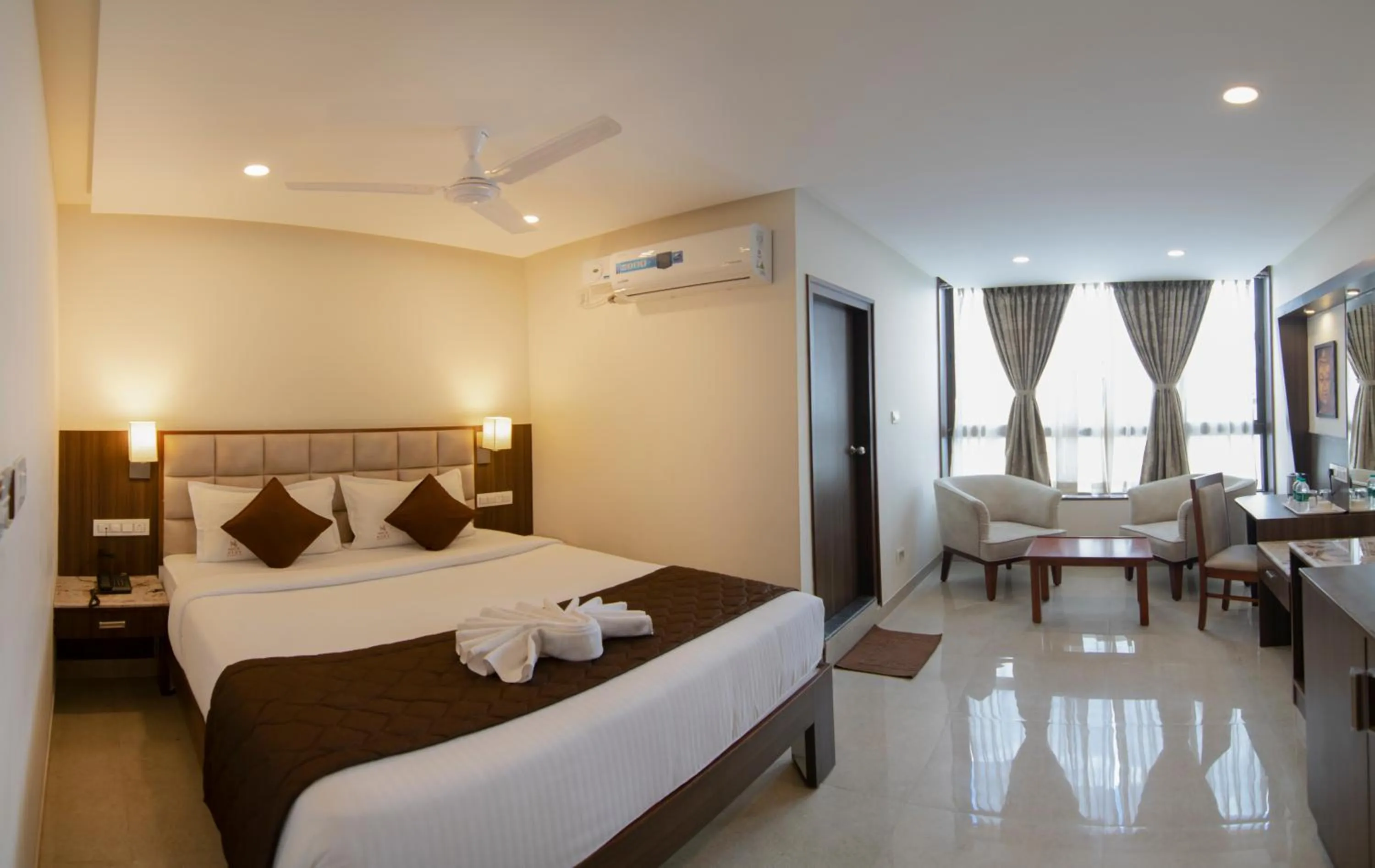 Photo of the whole room, Bed in Hotel Dasya - Formerly Nice Stay The Business Hotel