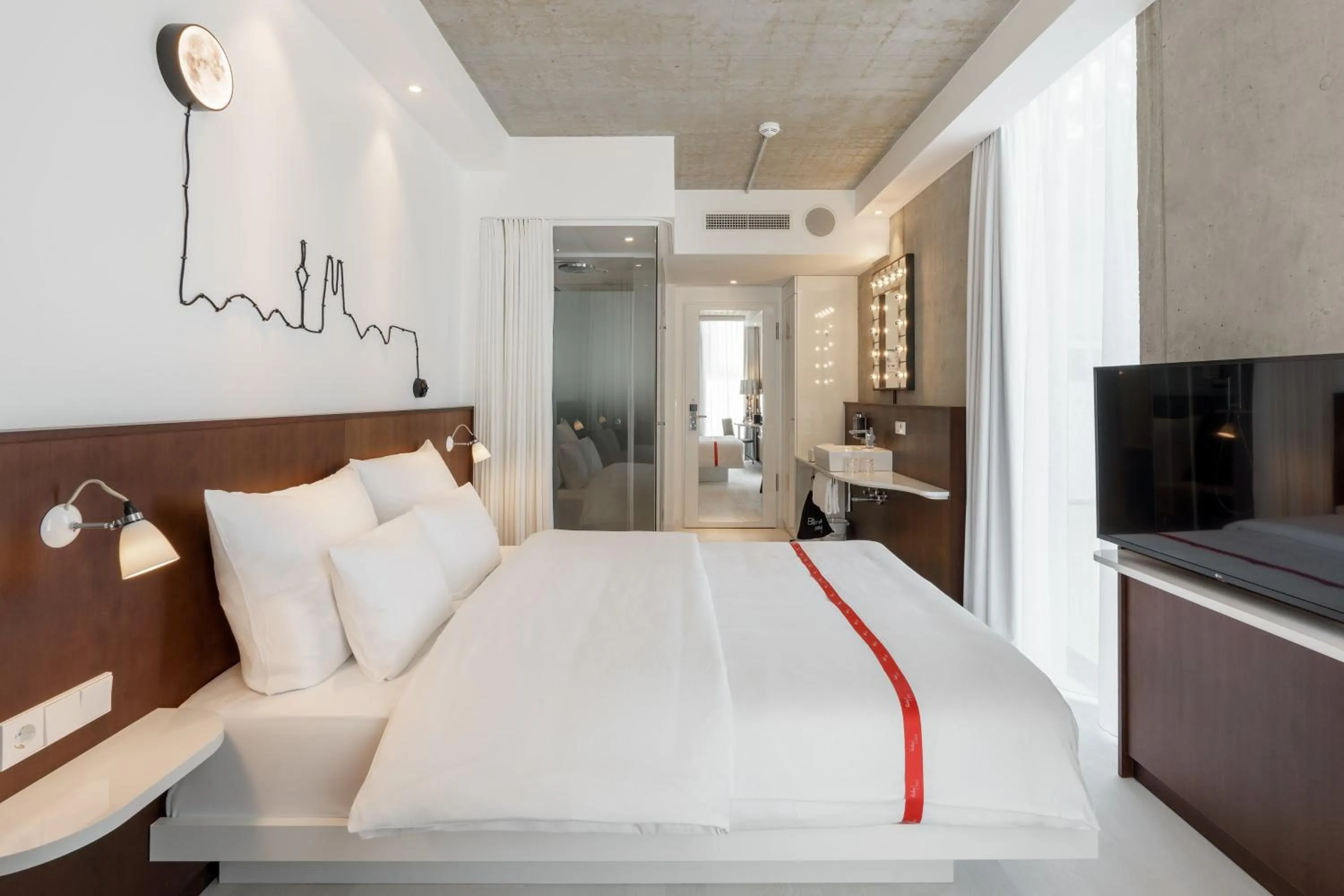 Photo of the whole room, Bed in Ruby Ella Hotel Cologne