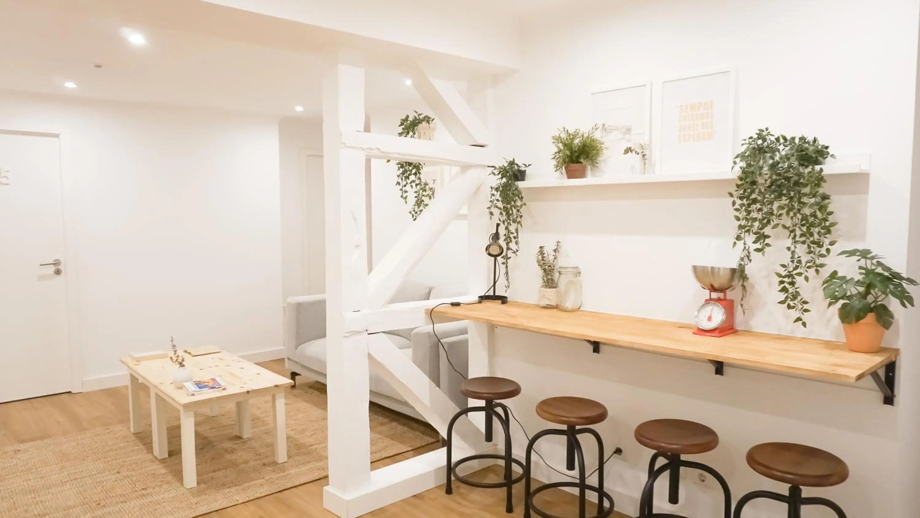 Communal lounge/ TV room in 262 Baixa Guesthouse