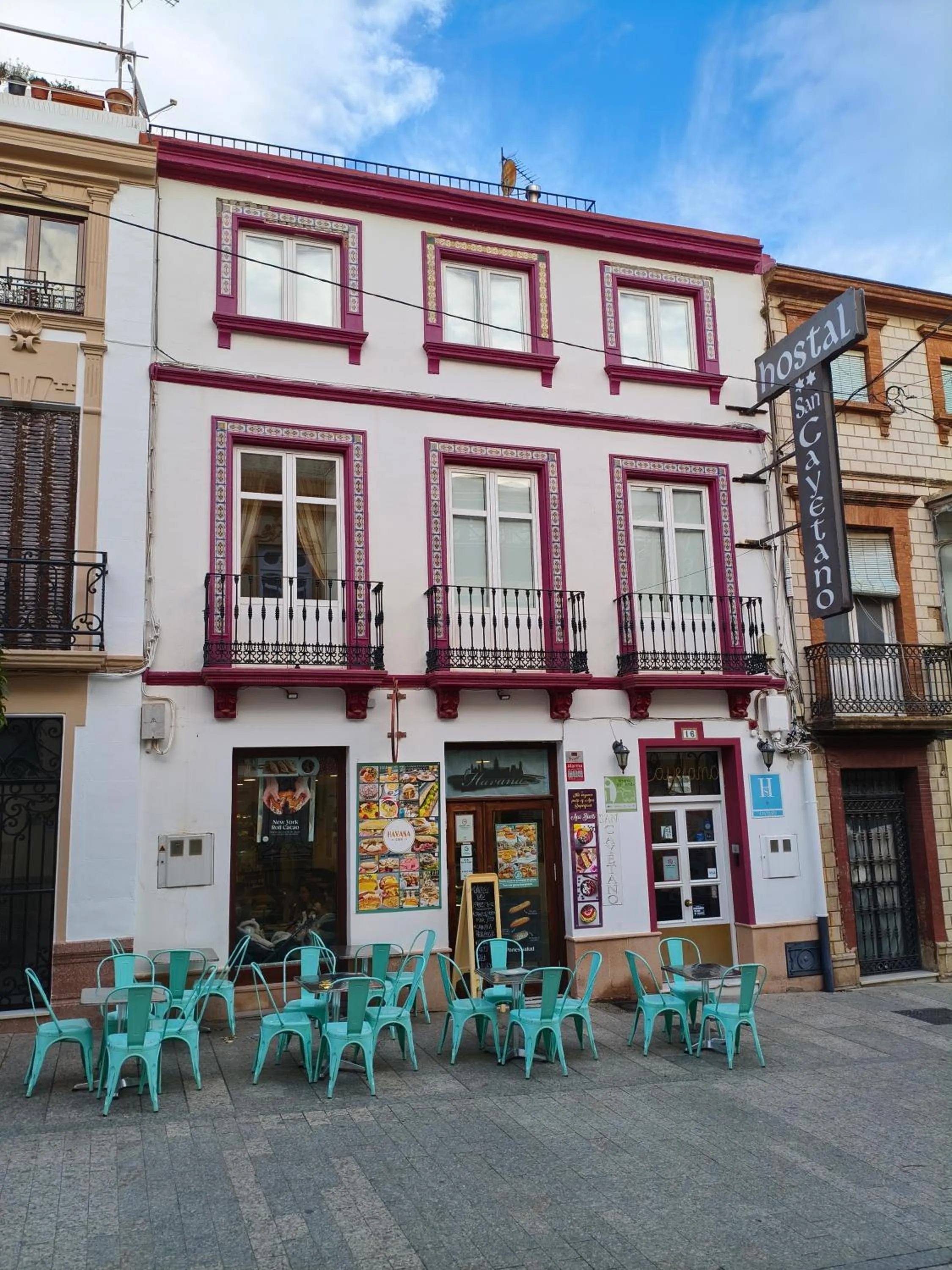 Property building in Hostal San Cayetano
