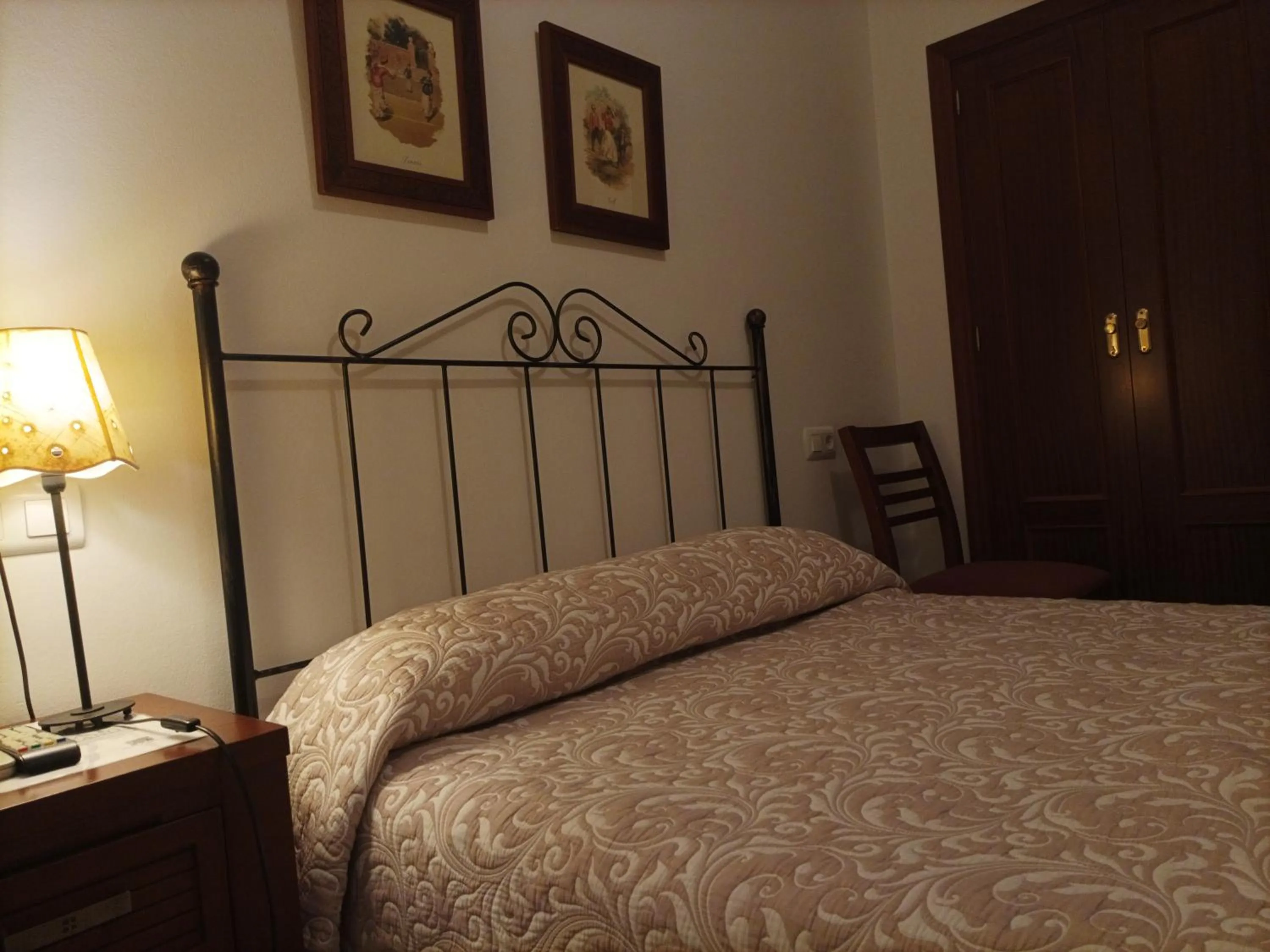 Property building, Bed in Hostal San Cayetano