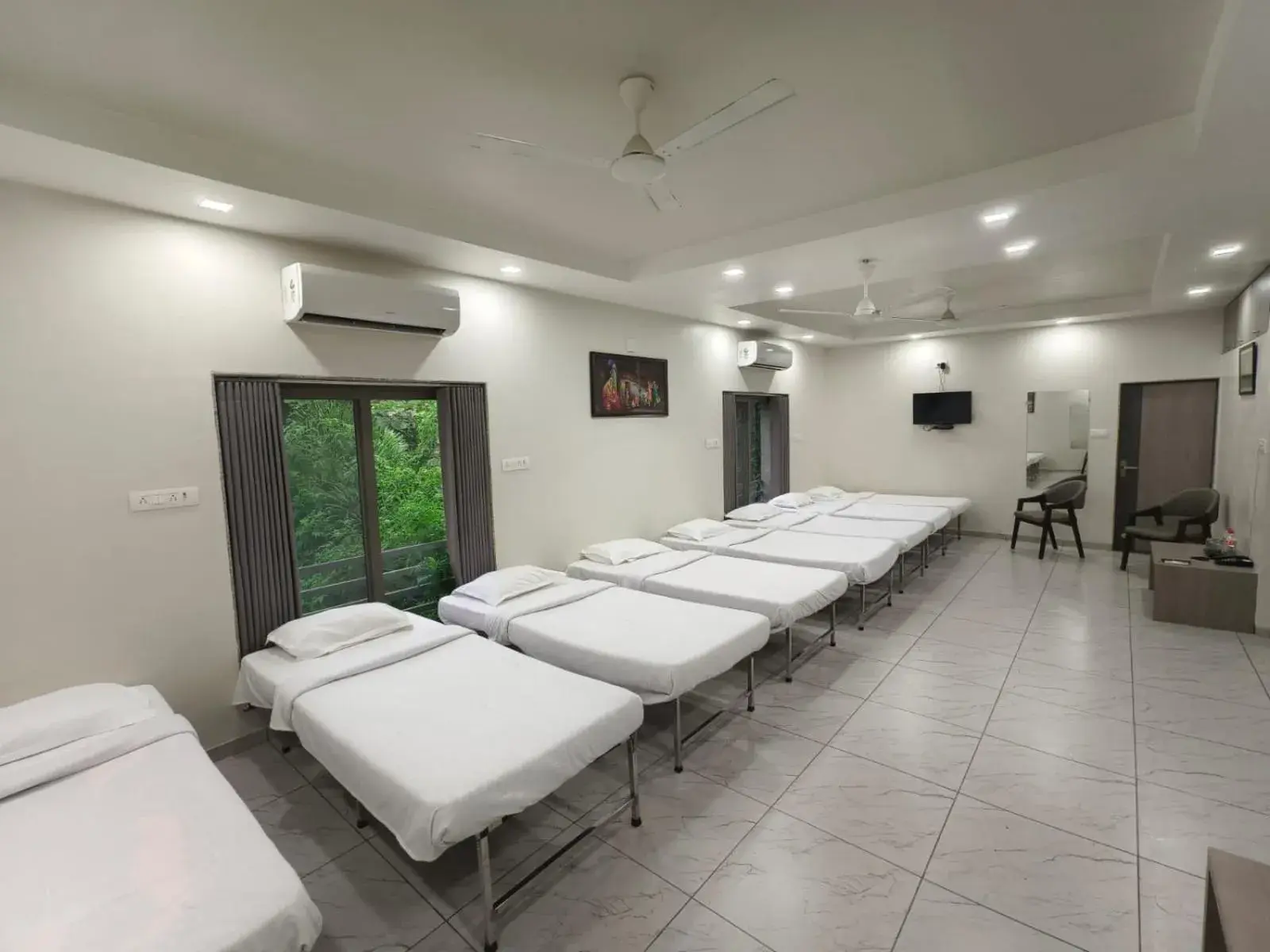 Family Room in Sterling Gir Family Room in Sterling Gir