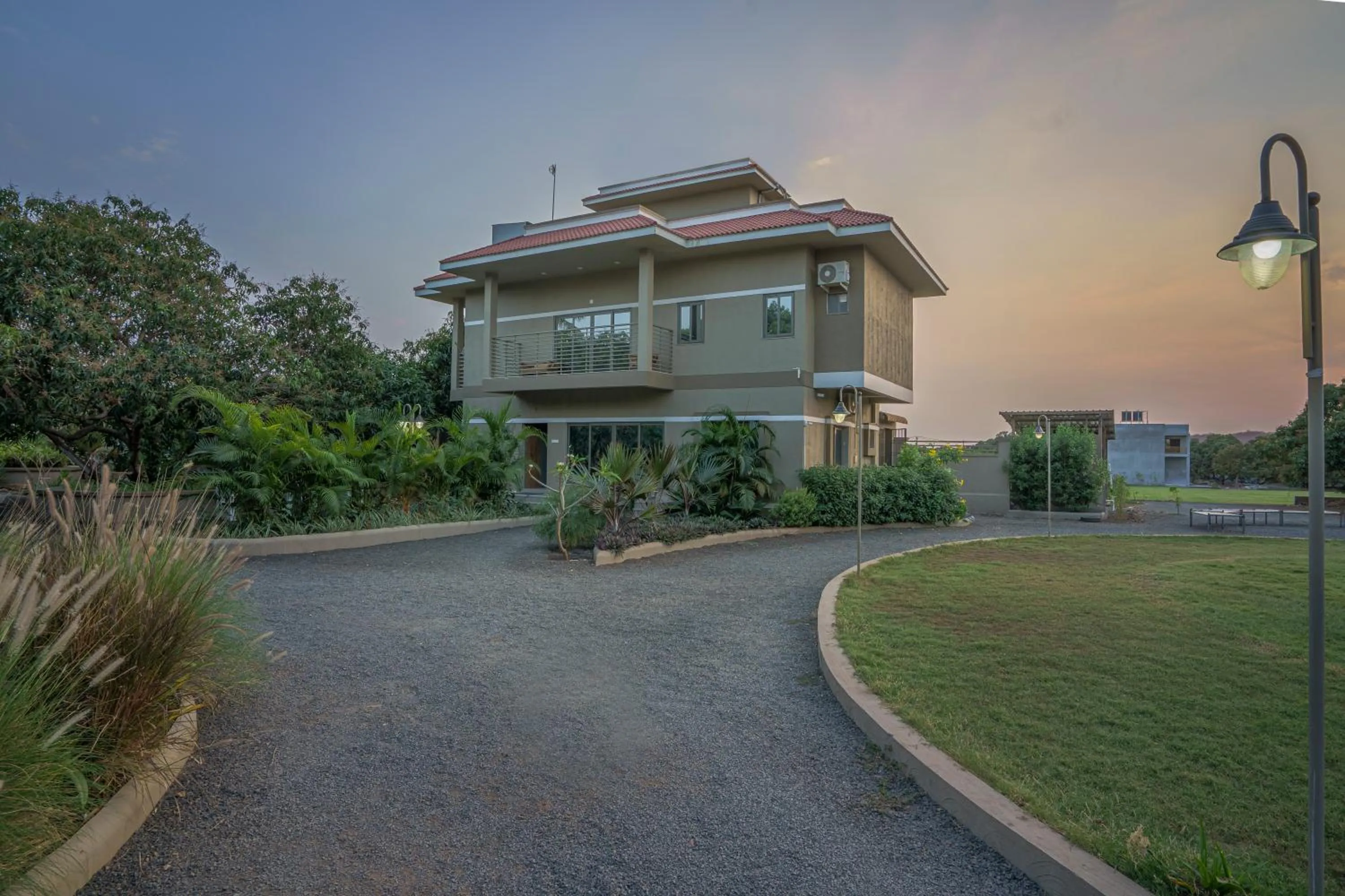 Property building in Sterling Gir