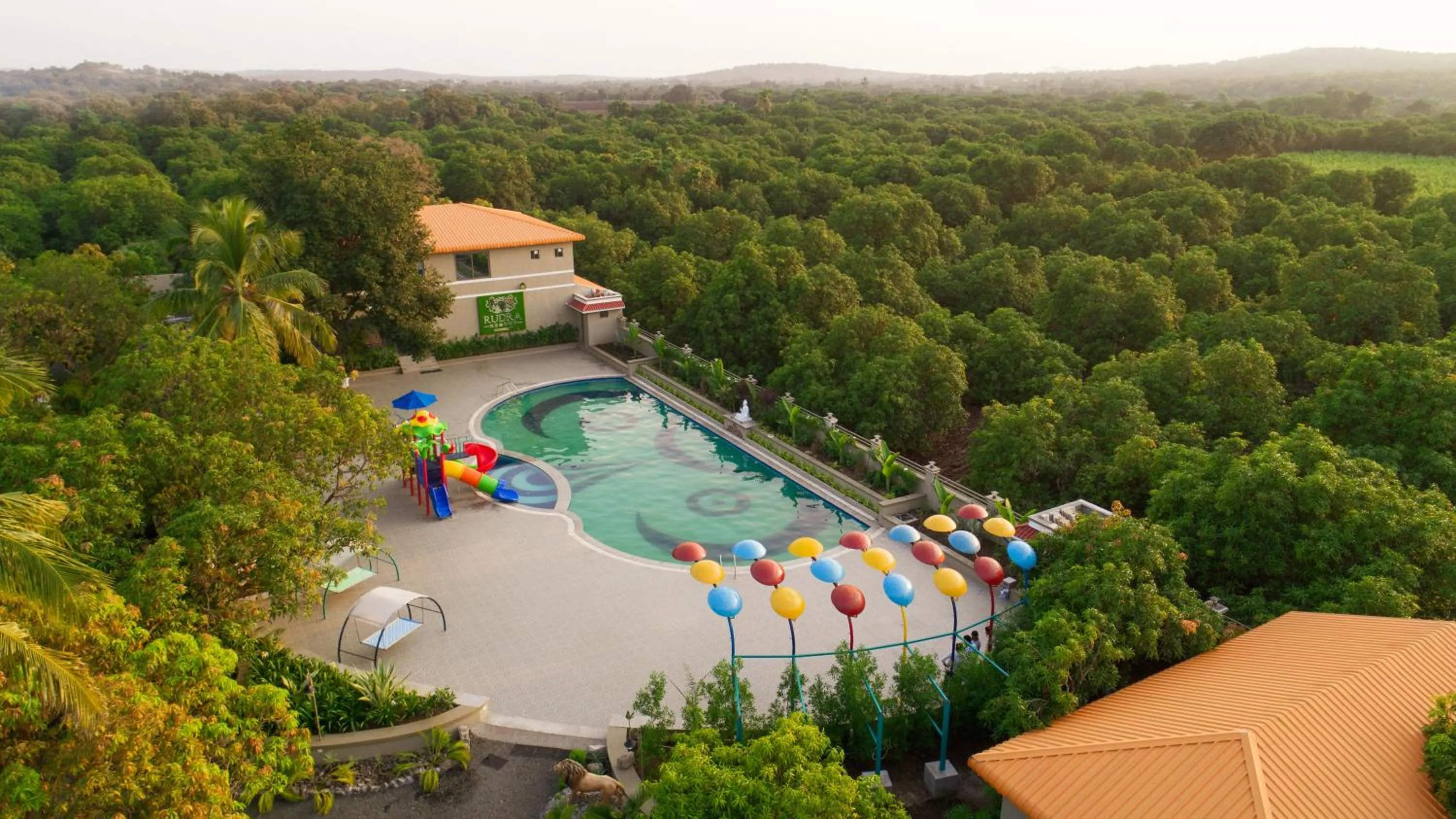 Pool view in Sterling Gir