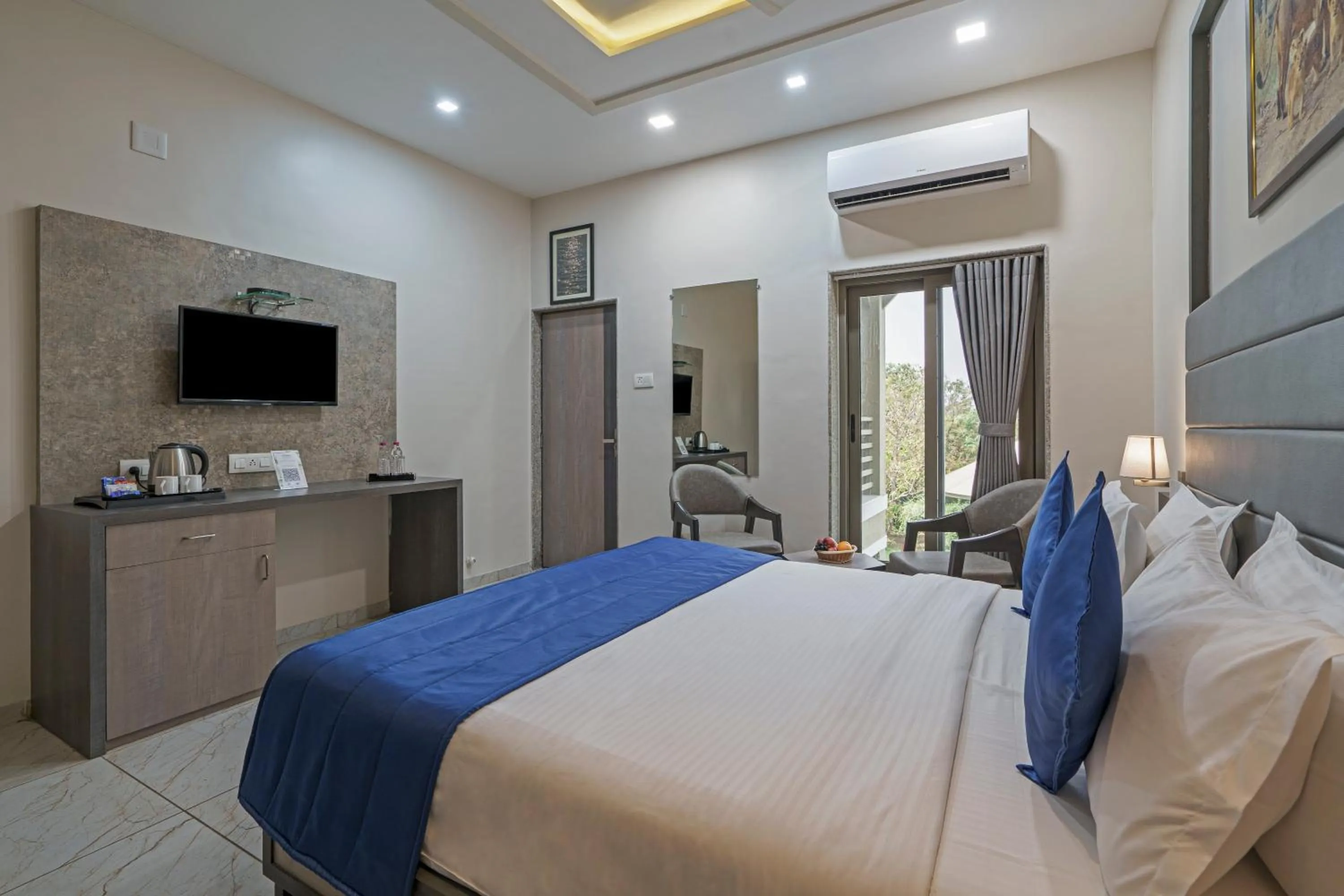 Bedroom, Bed in Sterling Gir