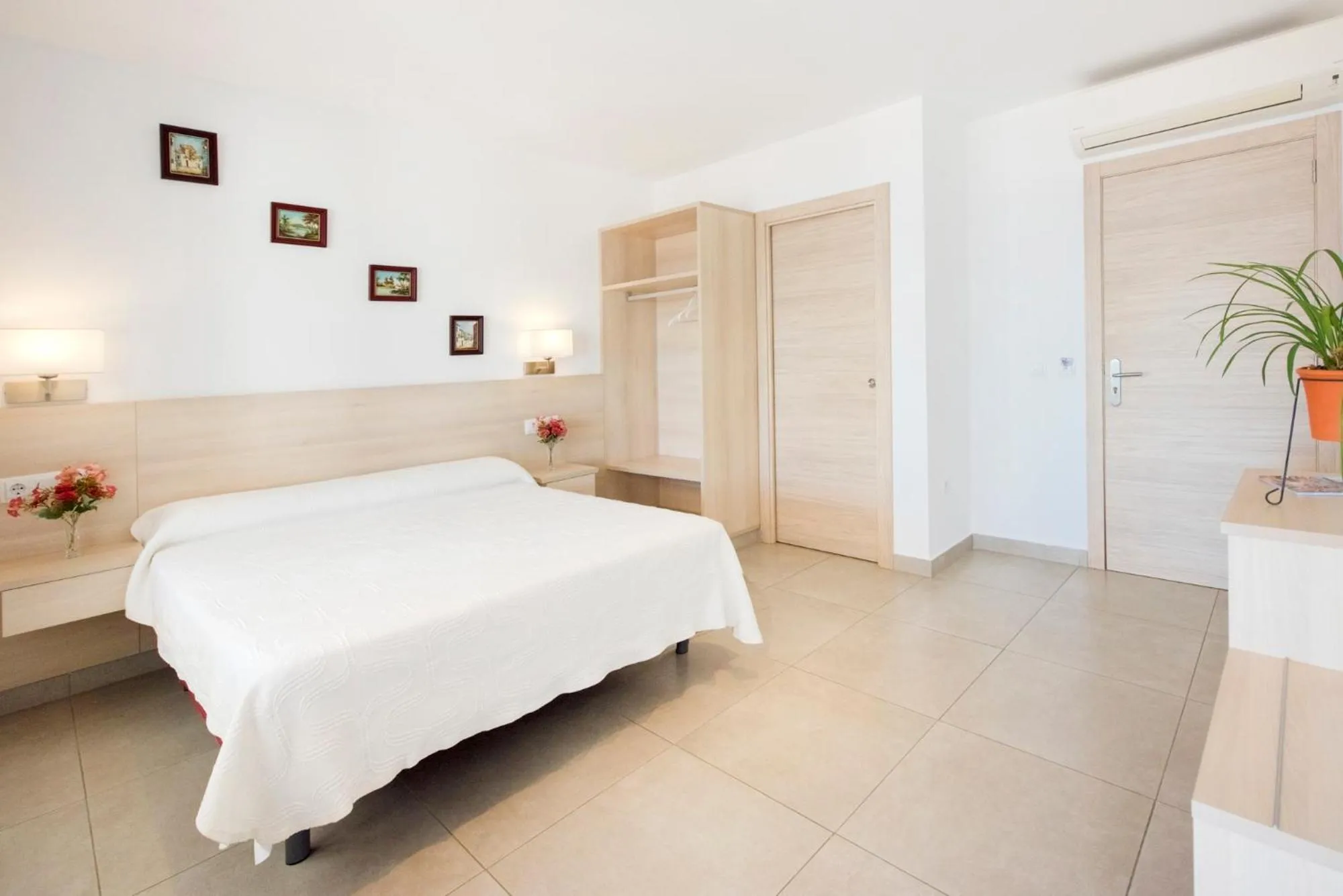 Bed in Hotel San Miguel