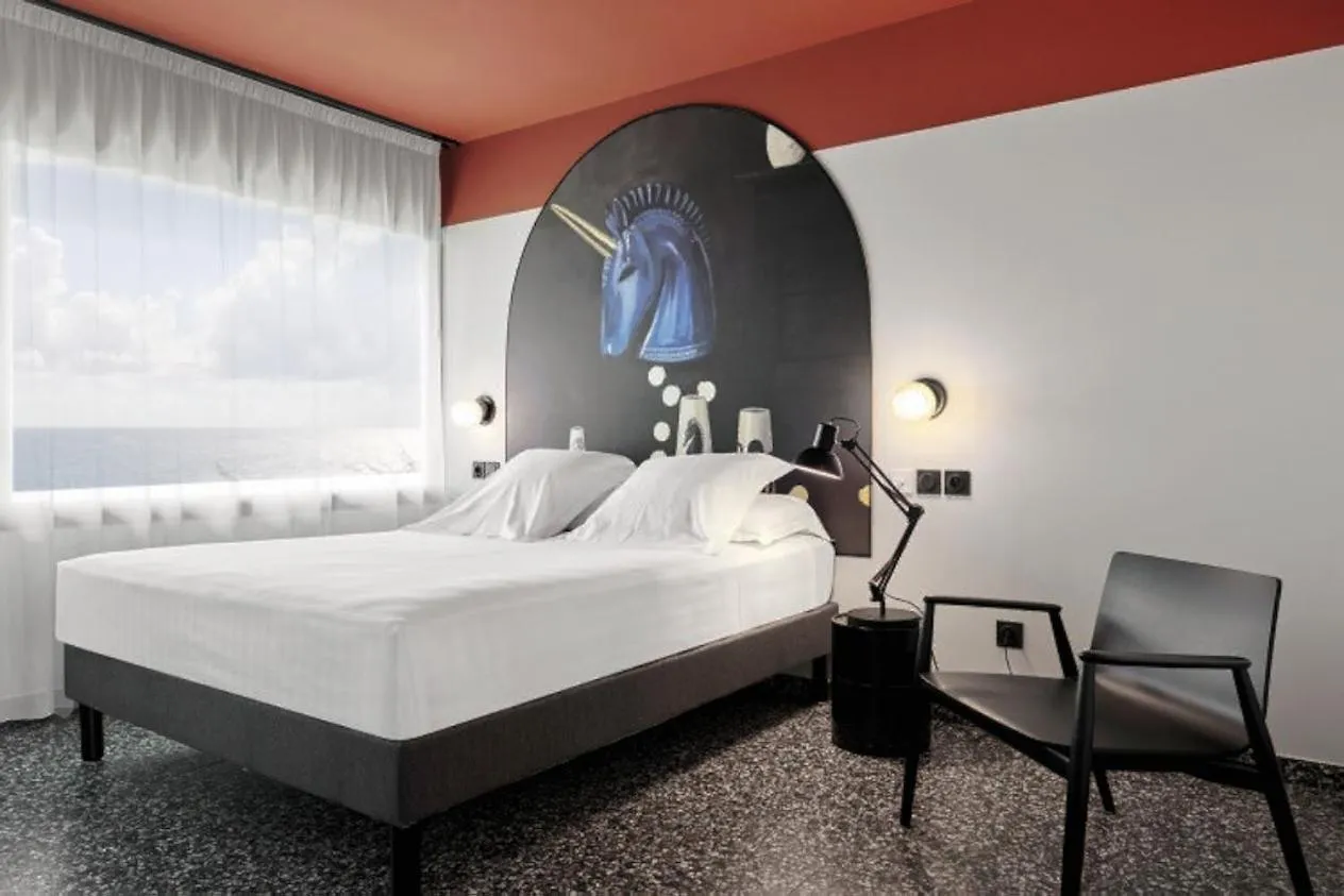 Bed in DINA MORGABINE SAINT DENIS