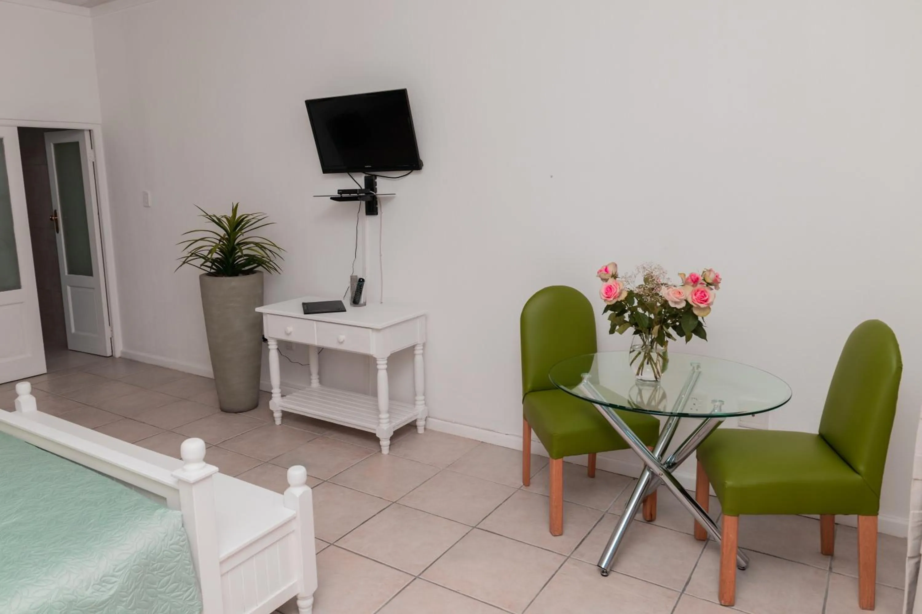 TV and multimedia in Paternoster Lodge