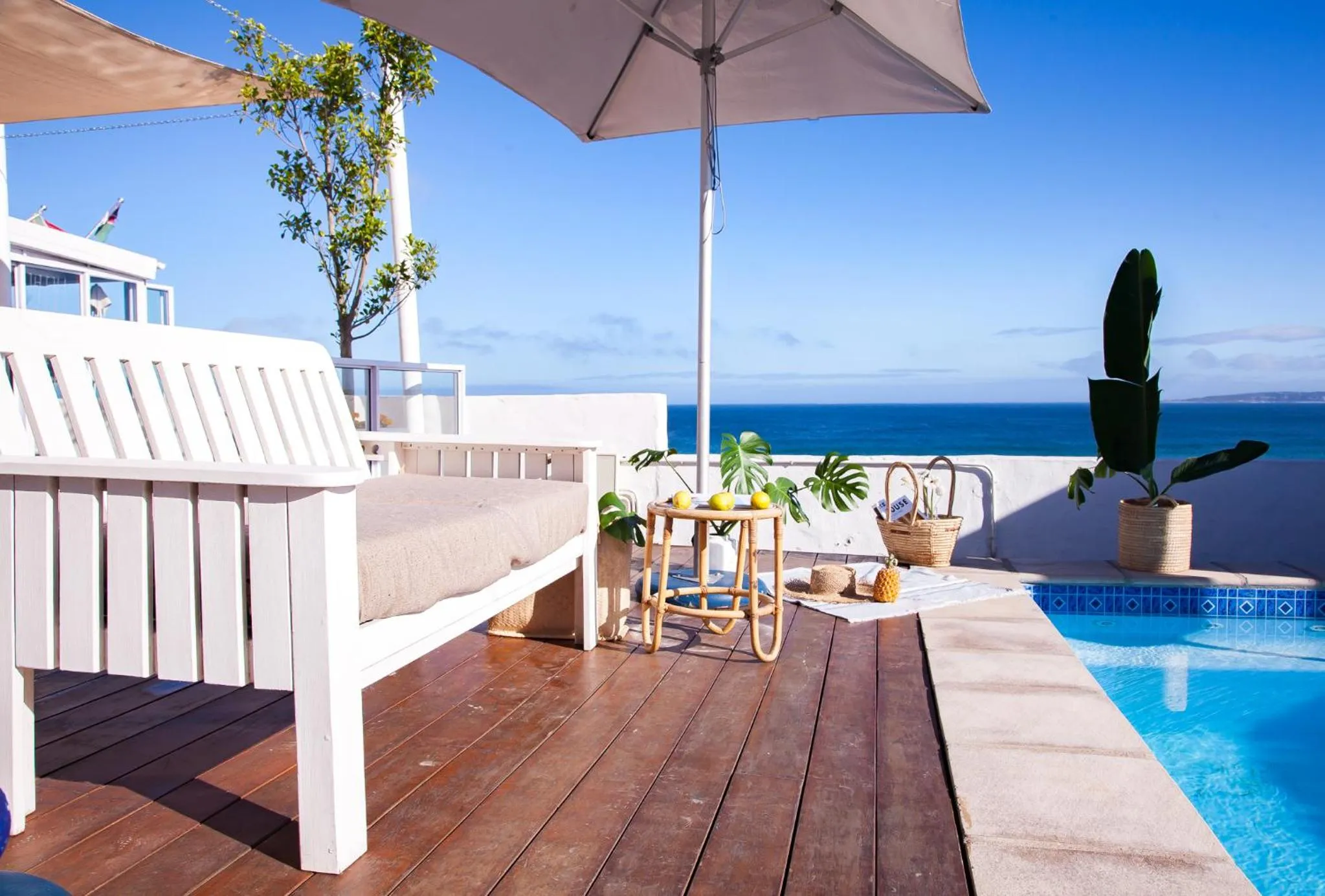 Day in Paternoster Lodge