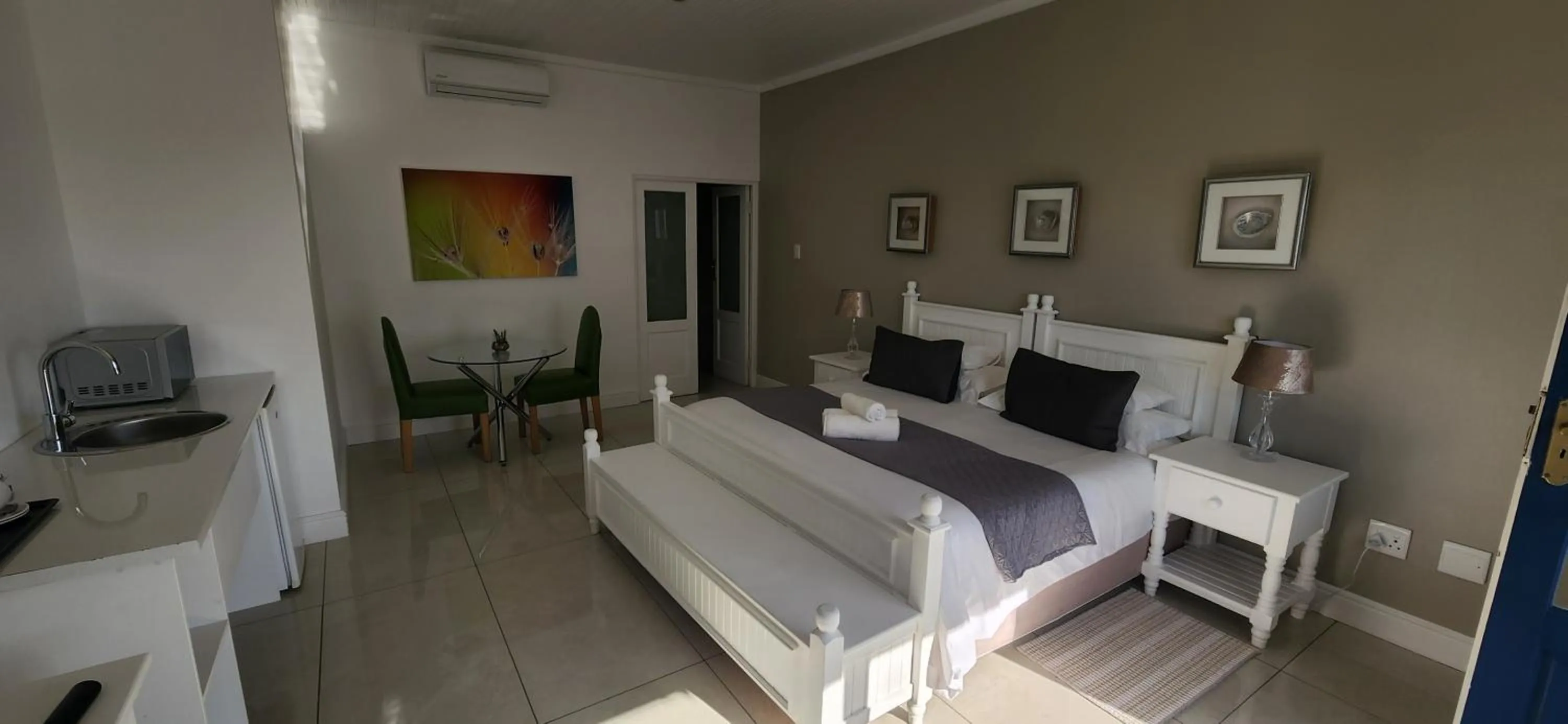 Bed in Paternoster Lodge