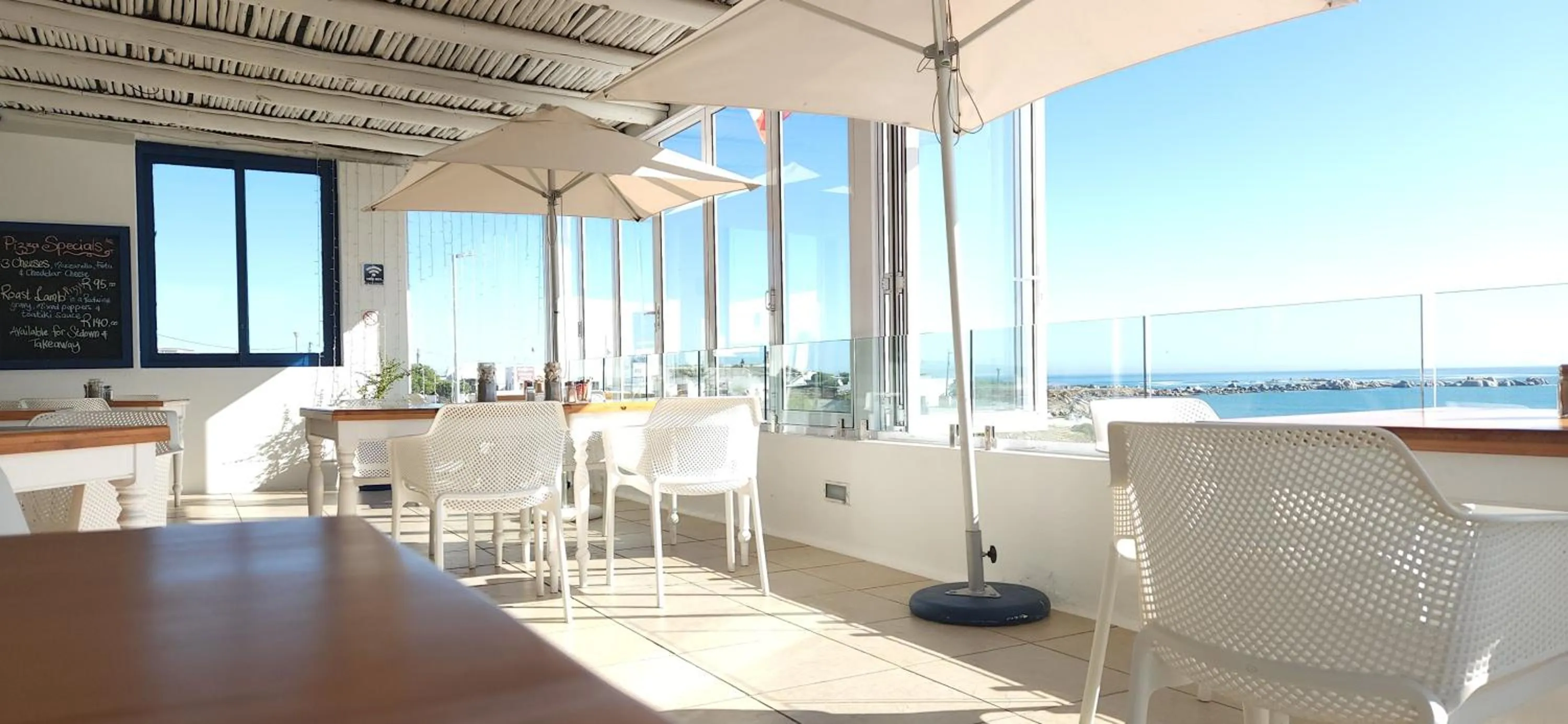 Restaurant/places to eat in Paternoster Lodge