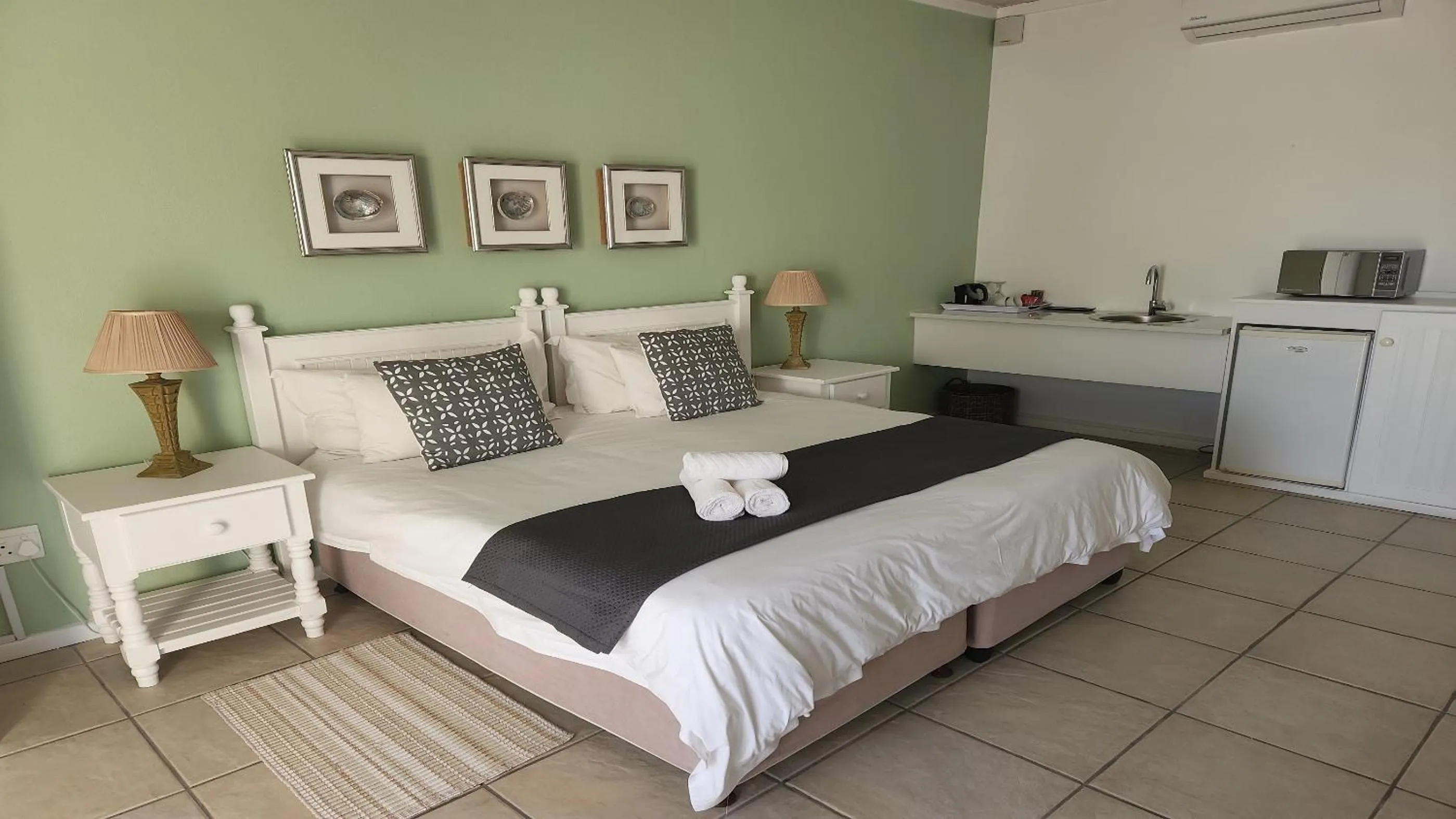Bed in Paternoster Lodge
