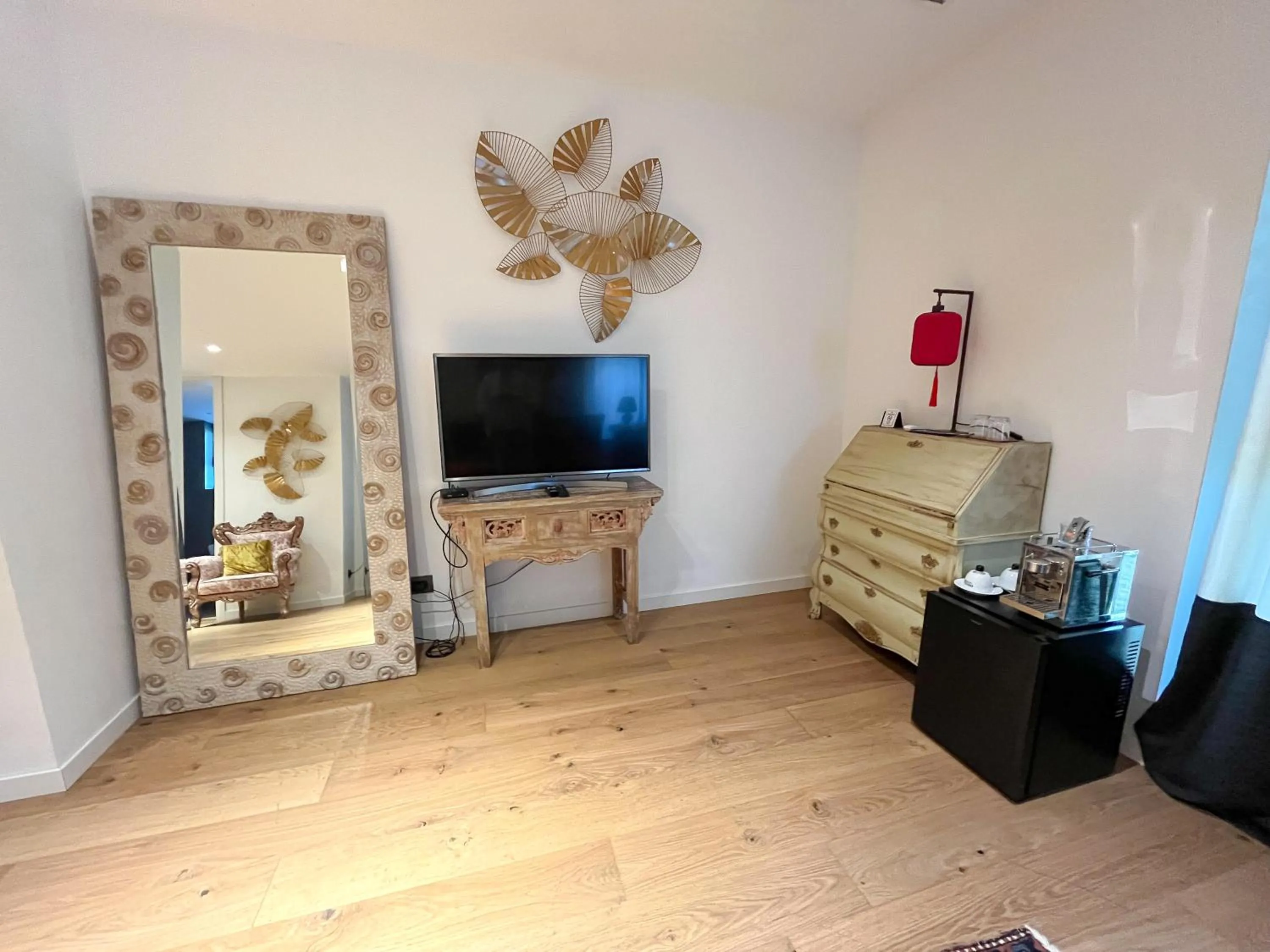 TV and multimedia in The Babe Boutique Hotel