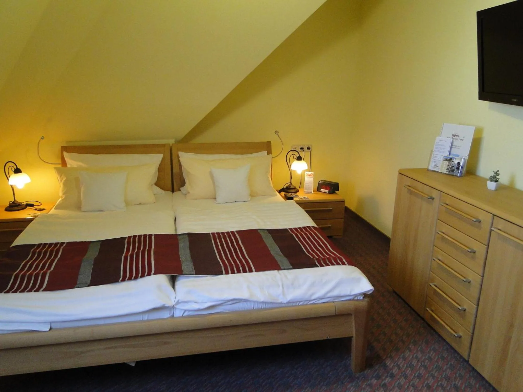 Bed in Hotel Rhöner Land Garni - Bed & Breakfast