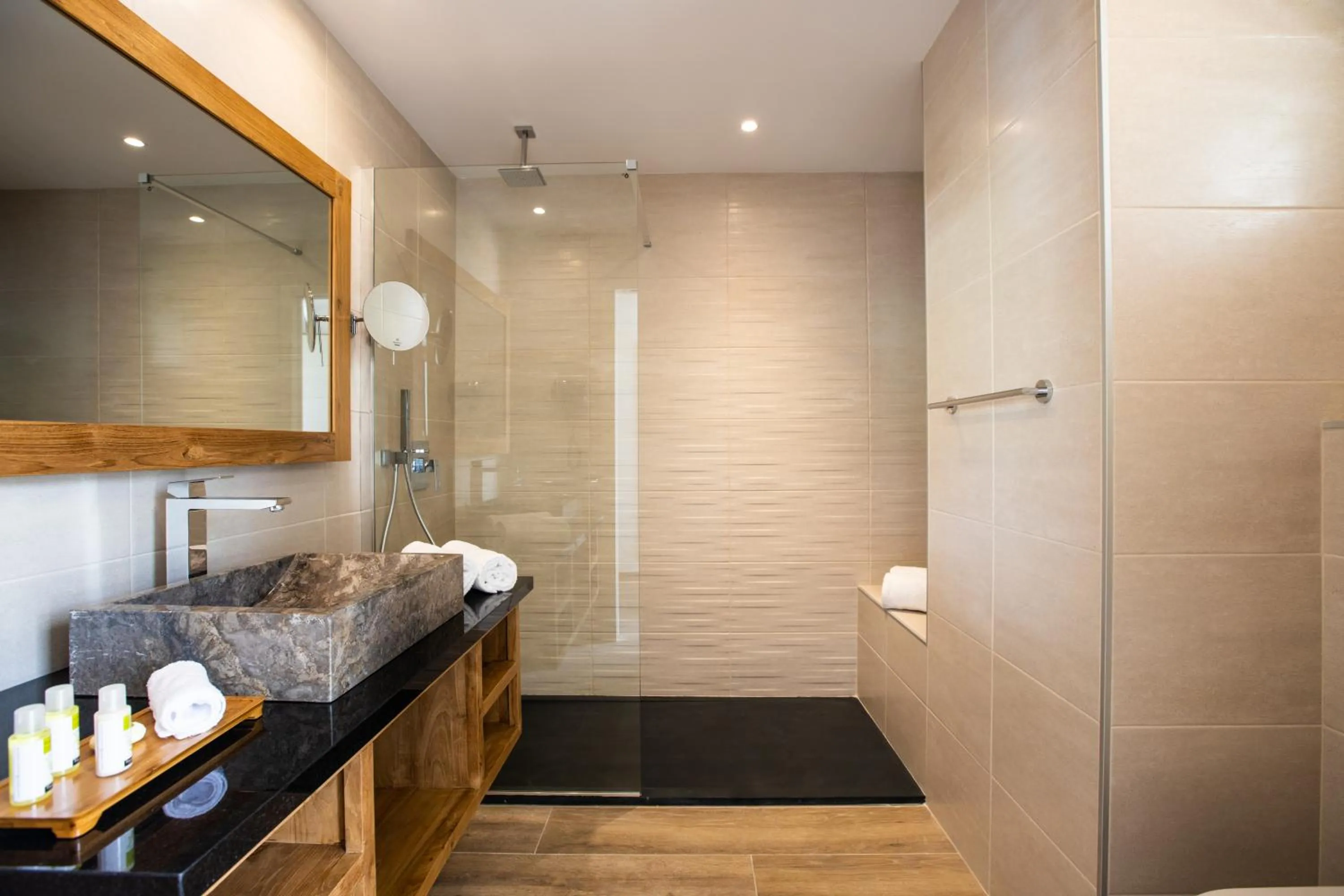 Shower in Orient Beach Hotel