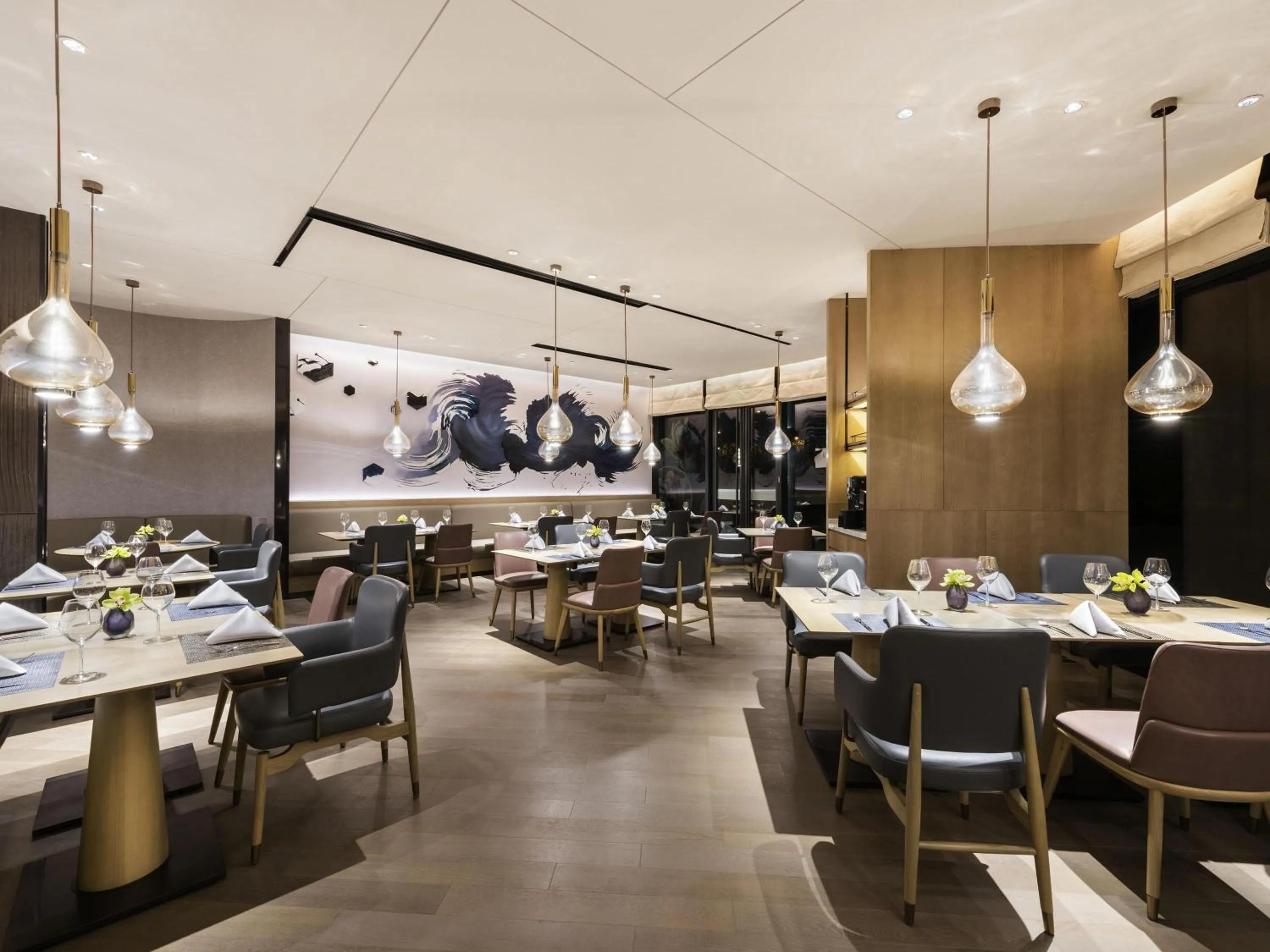 Restaurant/places to eat in Grand Mercure Shanghai Lingang