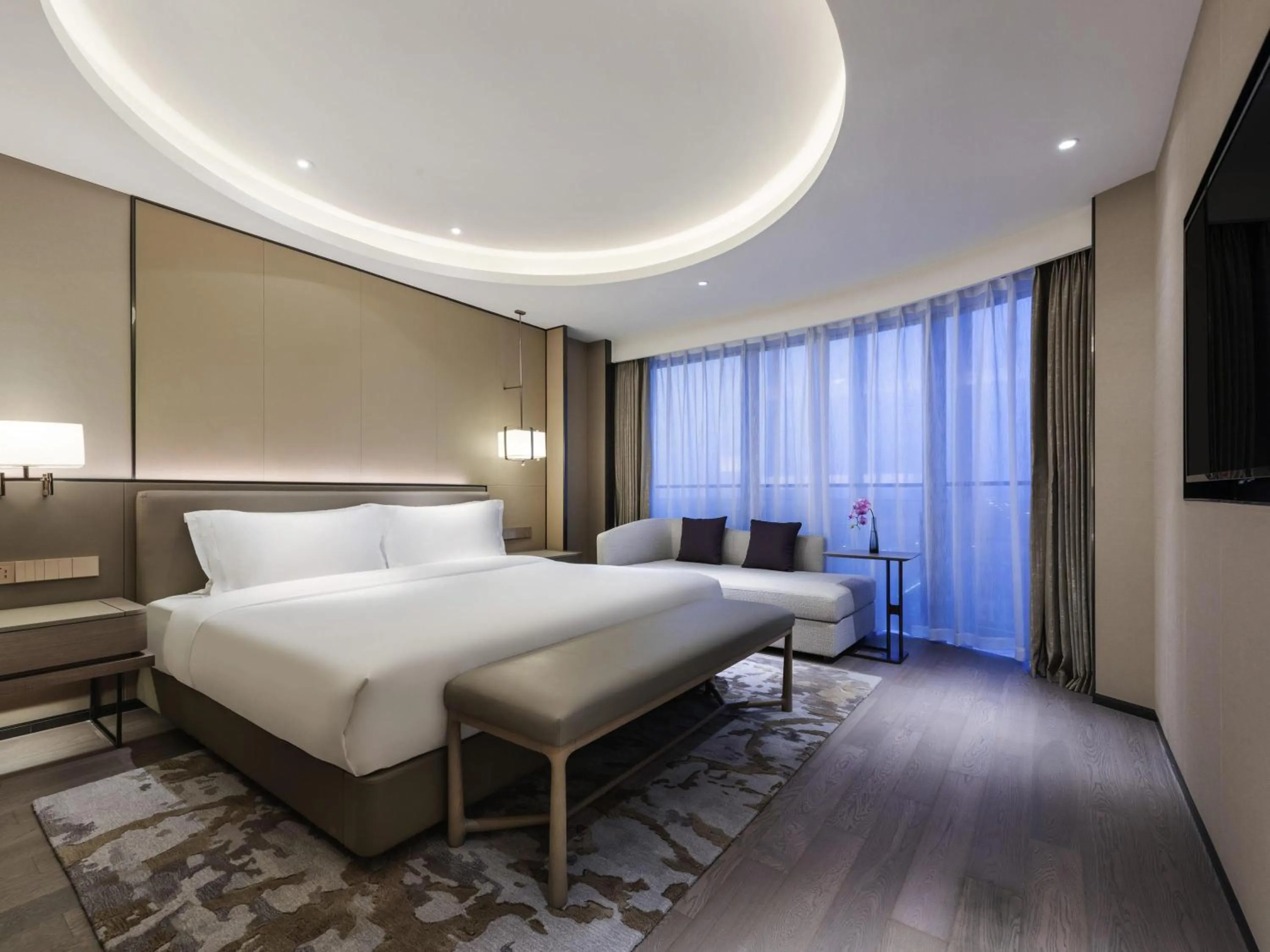 Property building, Bed in Grand Mercure Shanghai Lingang