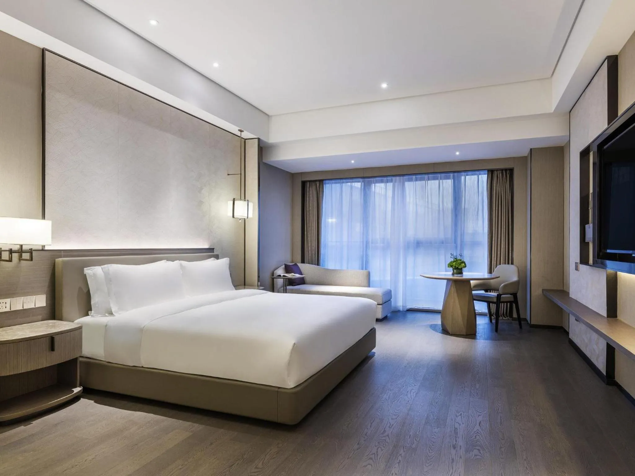Bedroom, Bed in Grand Mercure Shanghai Lingang