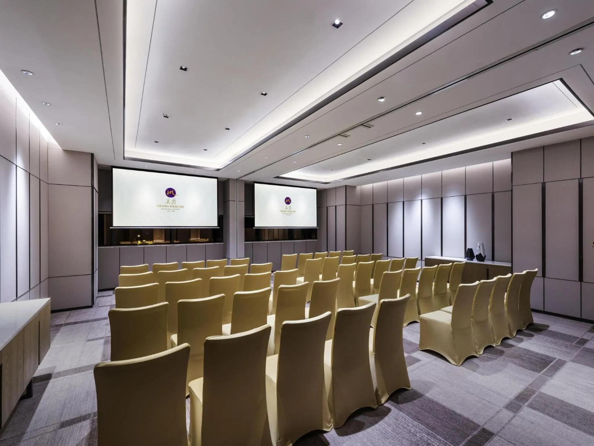 Meeting/conference room in Grand Mercure Shanghai Lingang