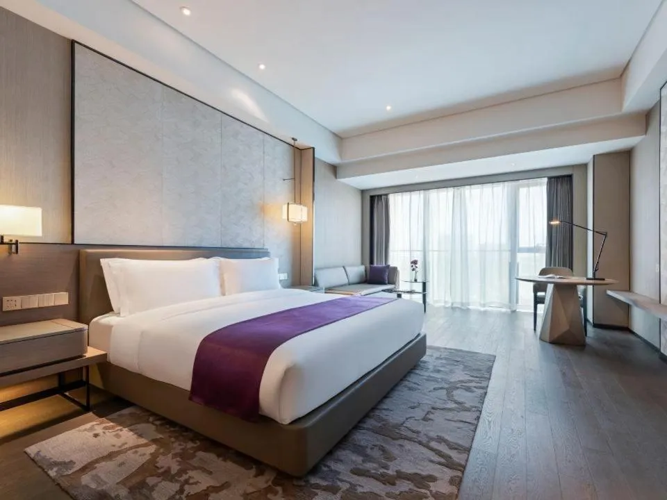 Bed in Grand Mercure Shanghai Lingang