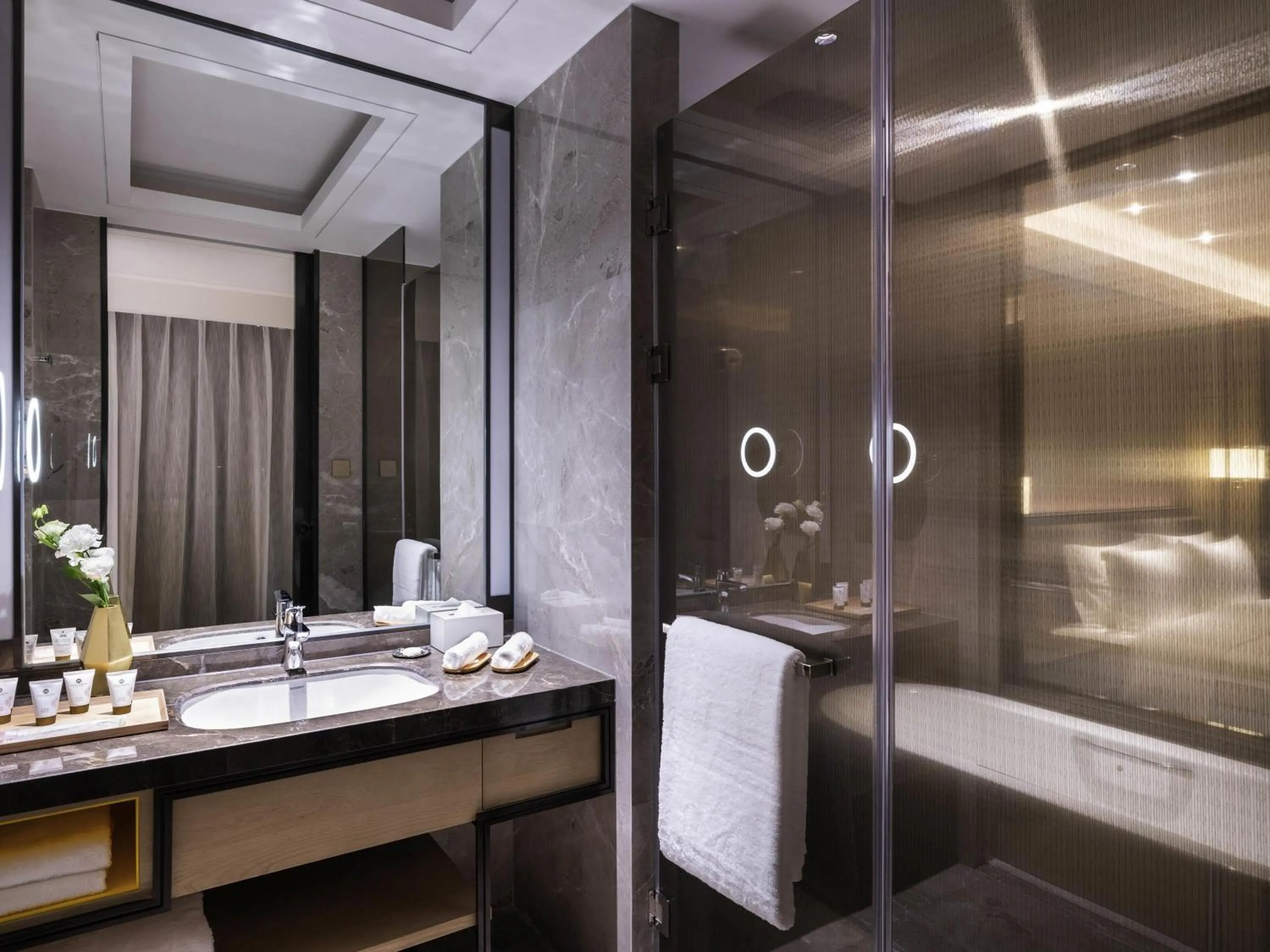 Bedroom in Grand Mercure Shanghai Lingang