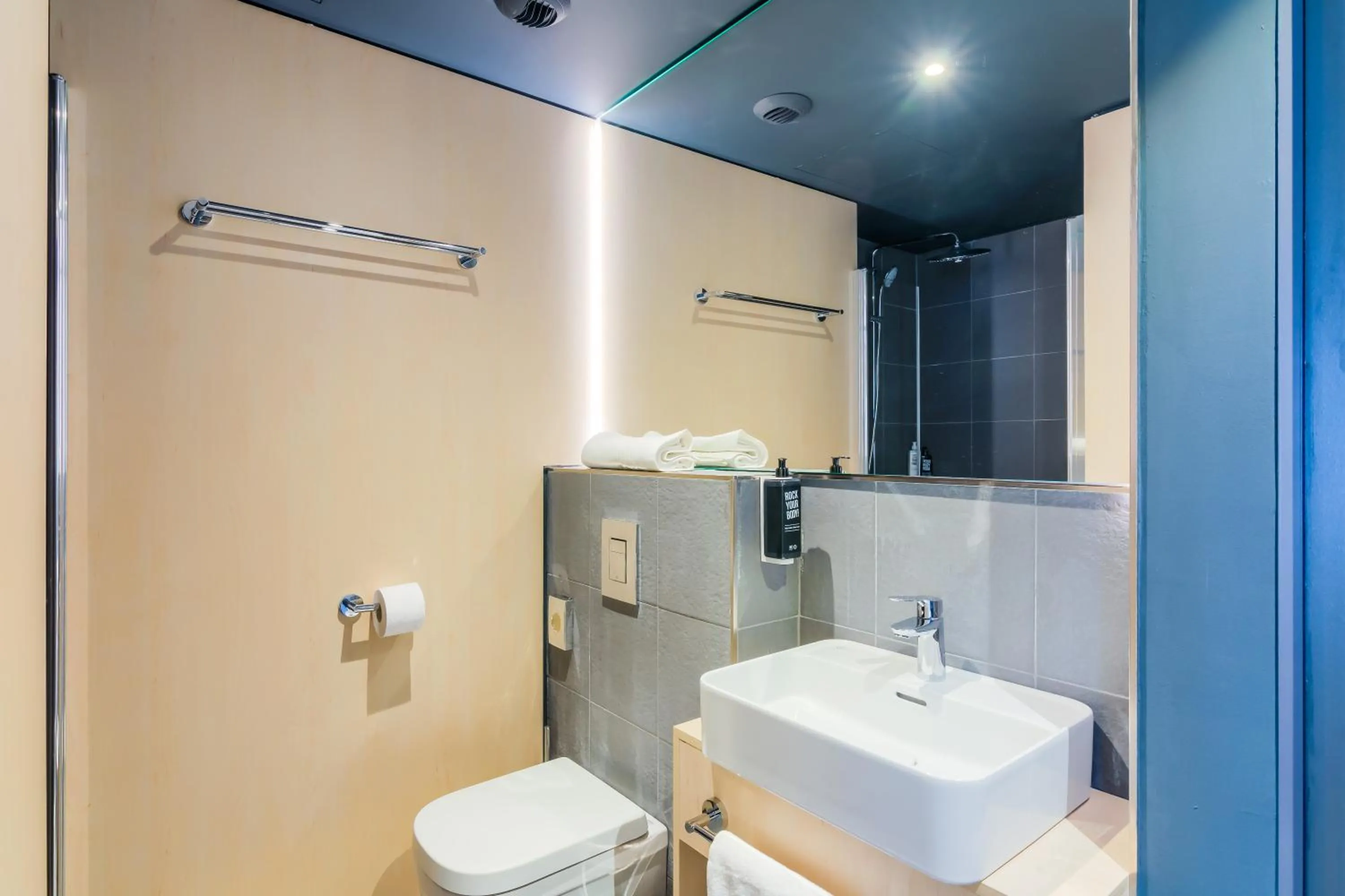 Bathroom in ibis Timisoara City Center