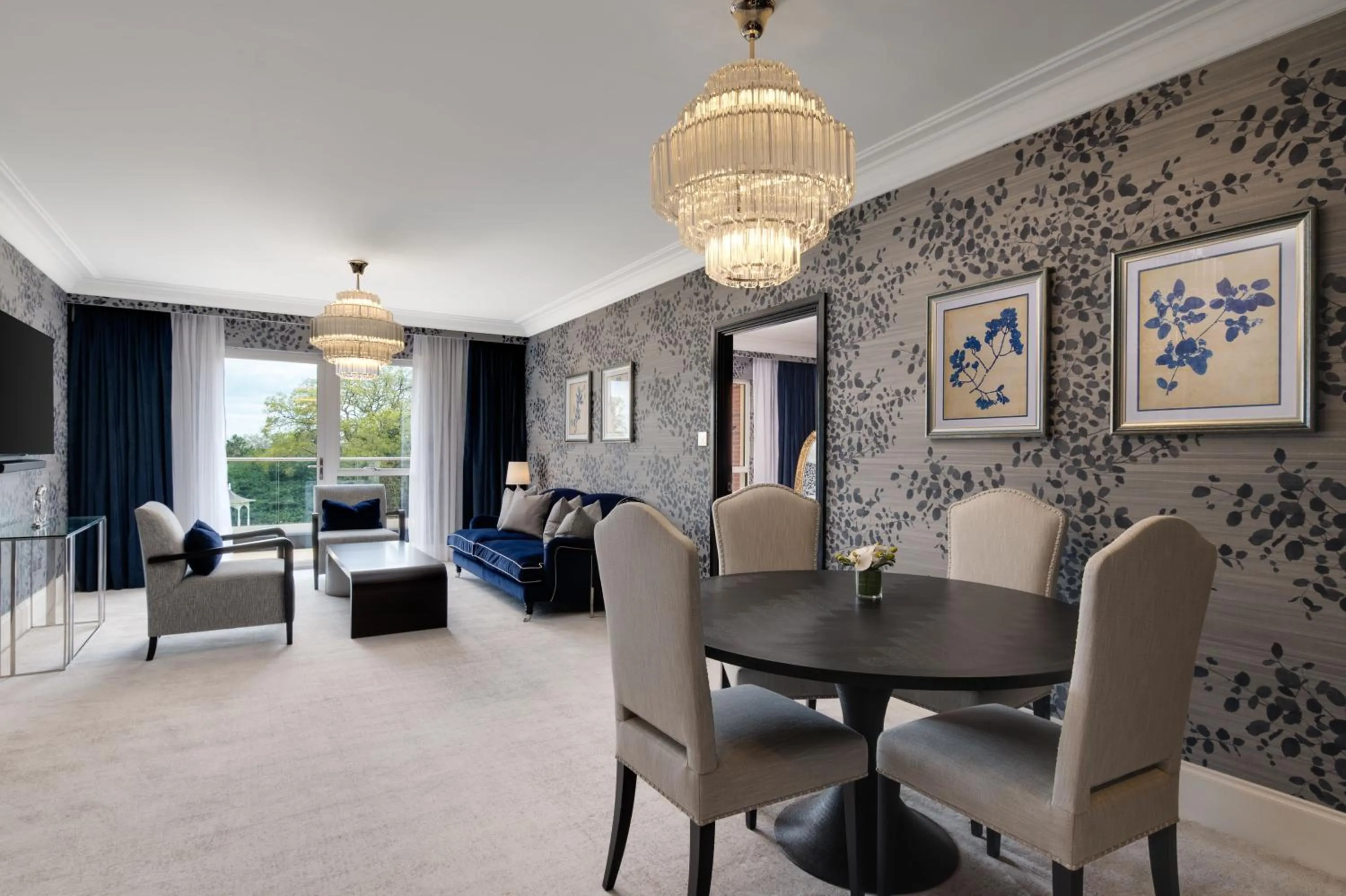 Living room in Fairmont Windsor Park