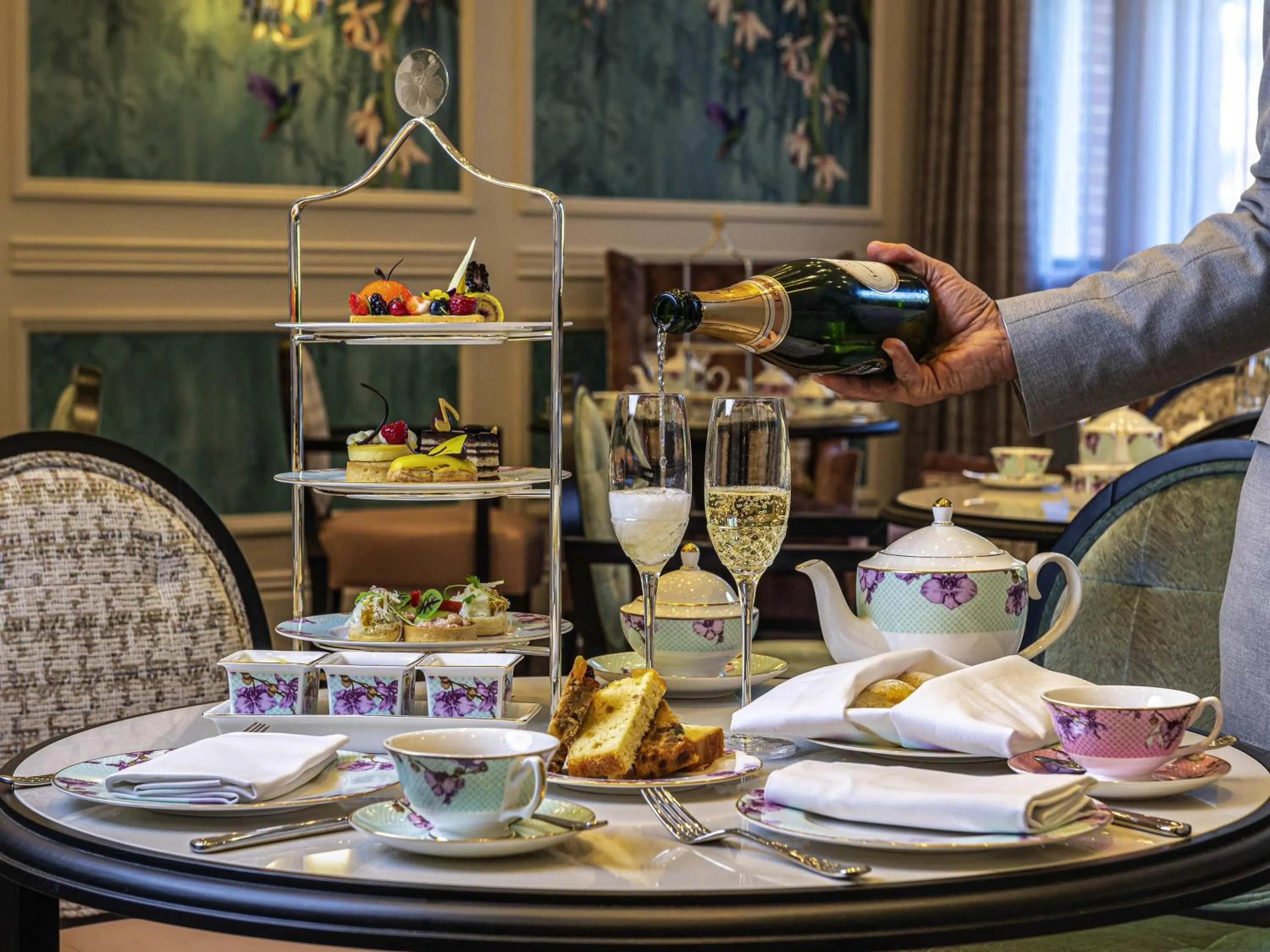 Restaurant/places to eat in Fairmont Windsor Park