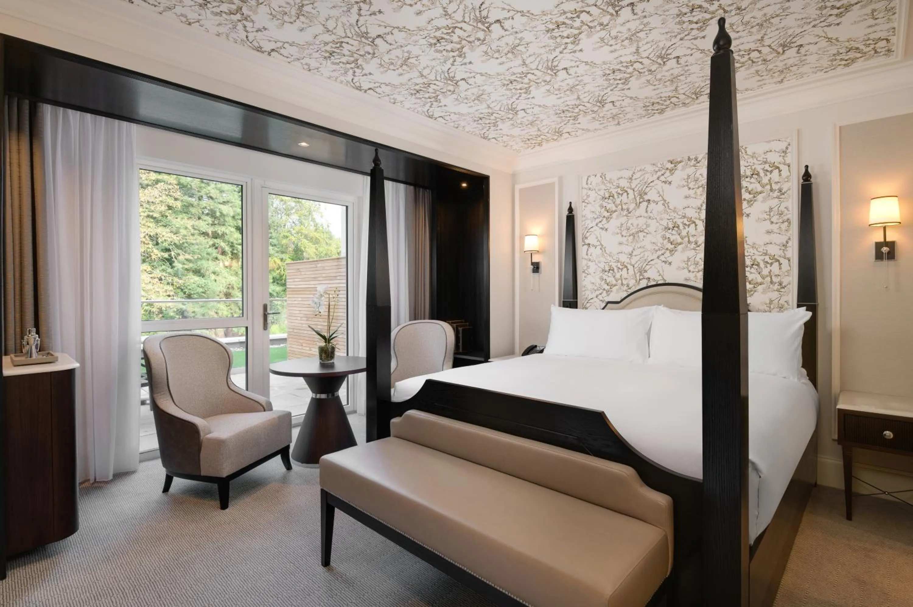 Bed in Fairmont Windsor Park