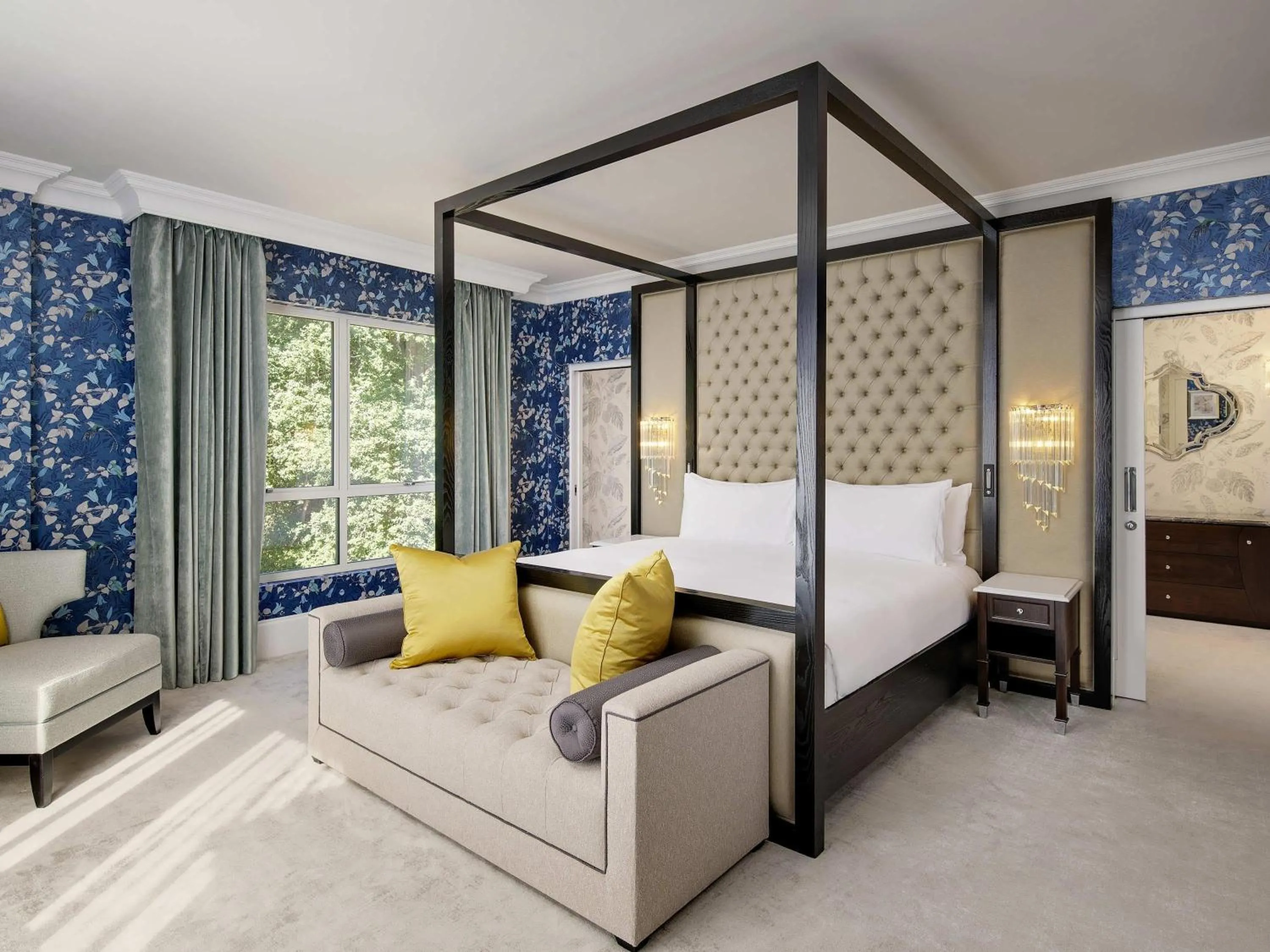 Bedroom, Bed in Fairmont Windsor Park