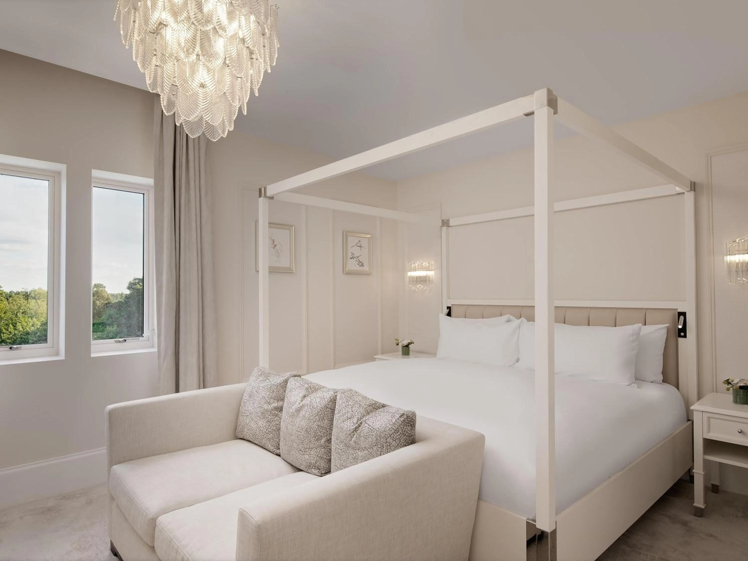 Bedroom, Bed in Fairmont Windsor Park