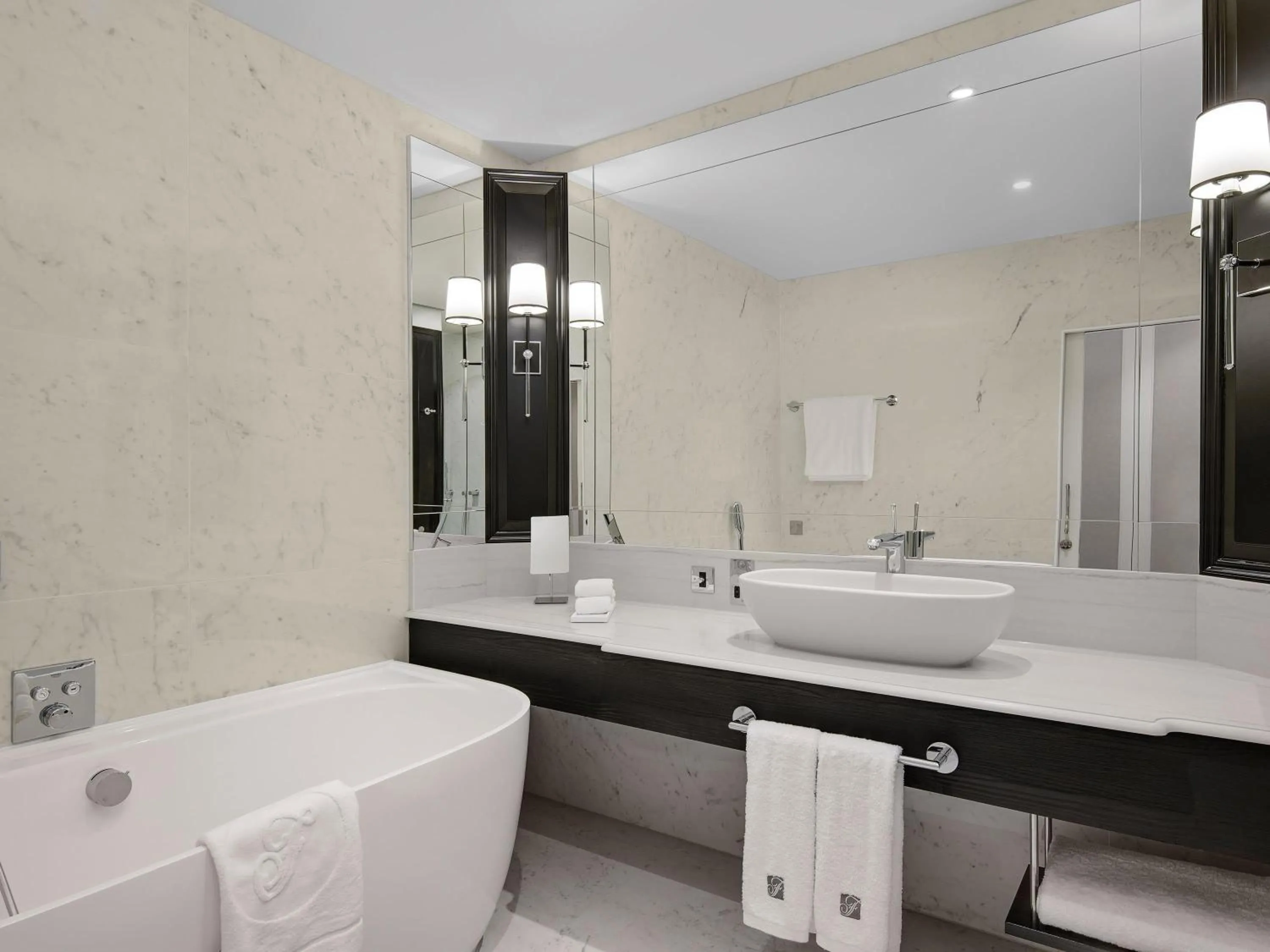 Bedroom in Fairmont Windsor Park