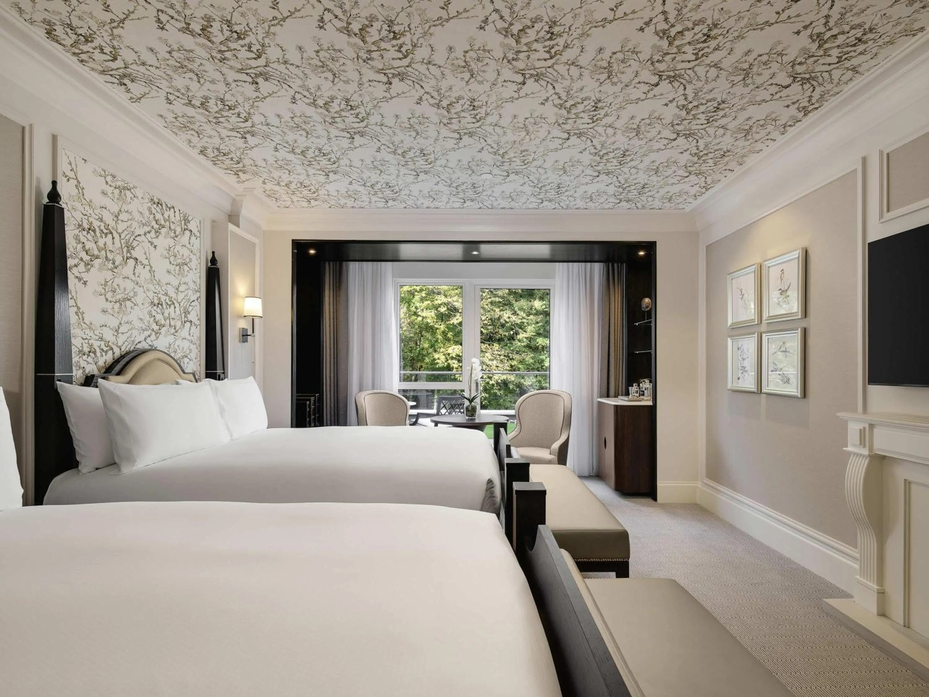 Bedroom, Bed in Fairmont Windsor Park