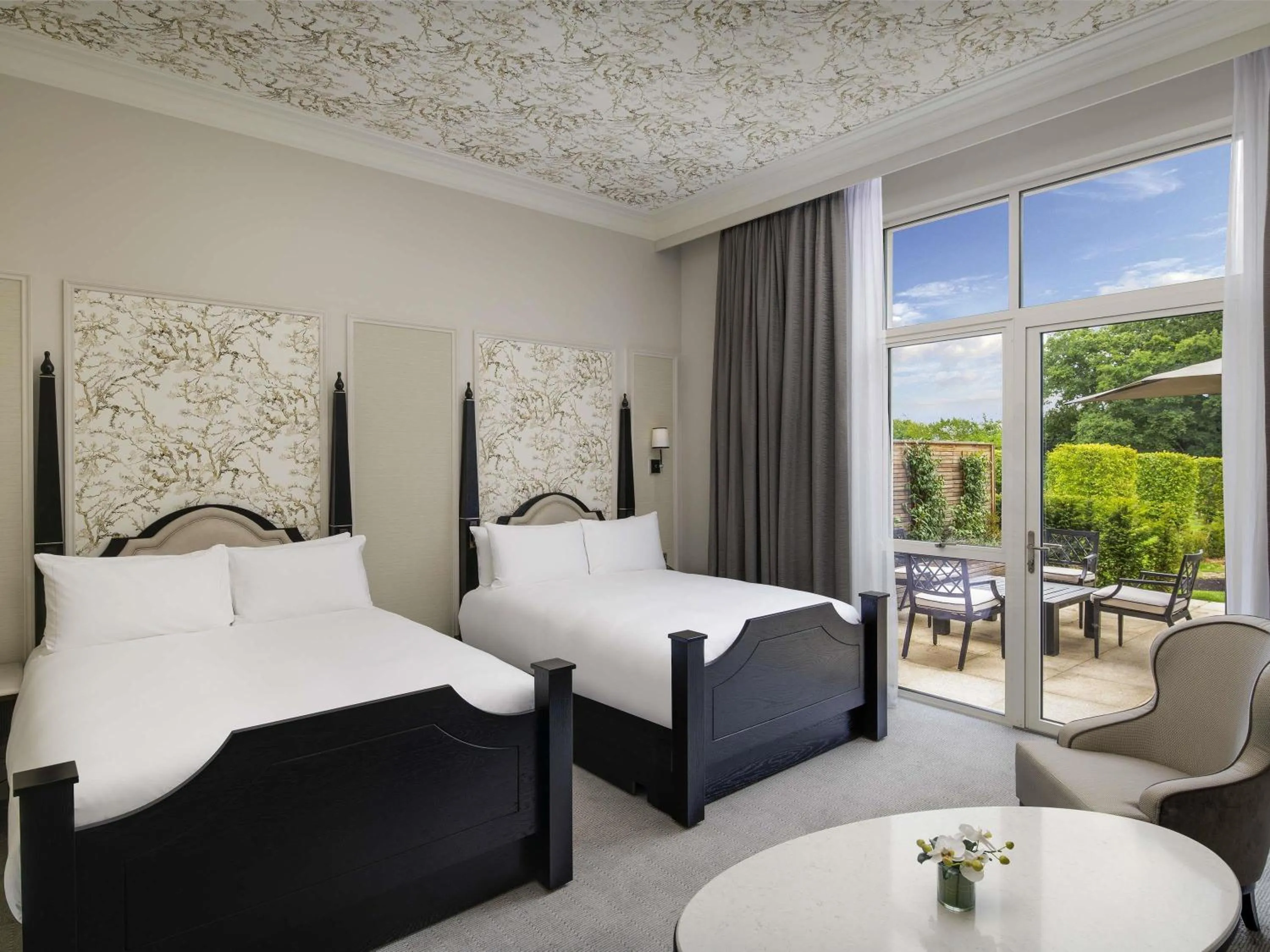 Bedroom, Bed in Fairmont Windsor Park