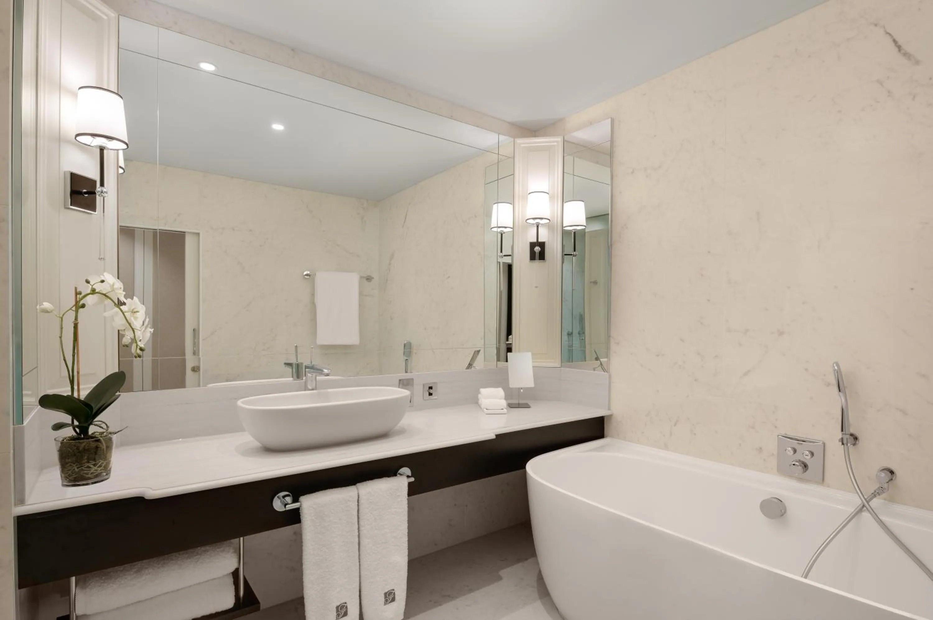 Bathroom in Fairmont Windsor Park